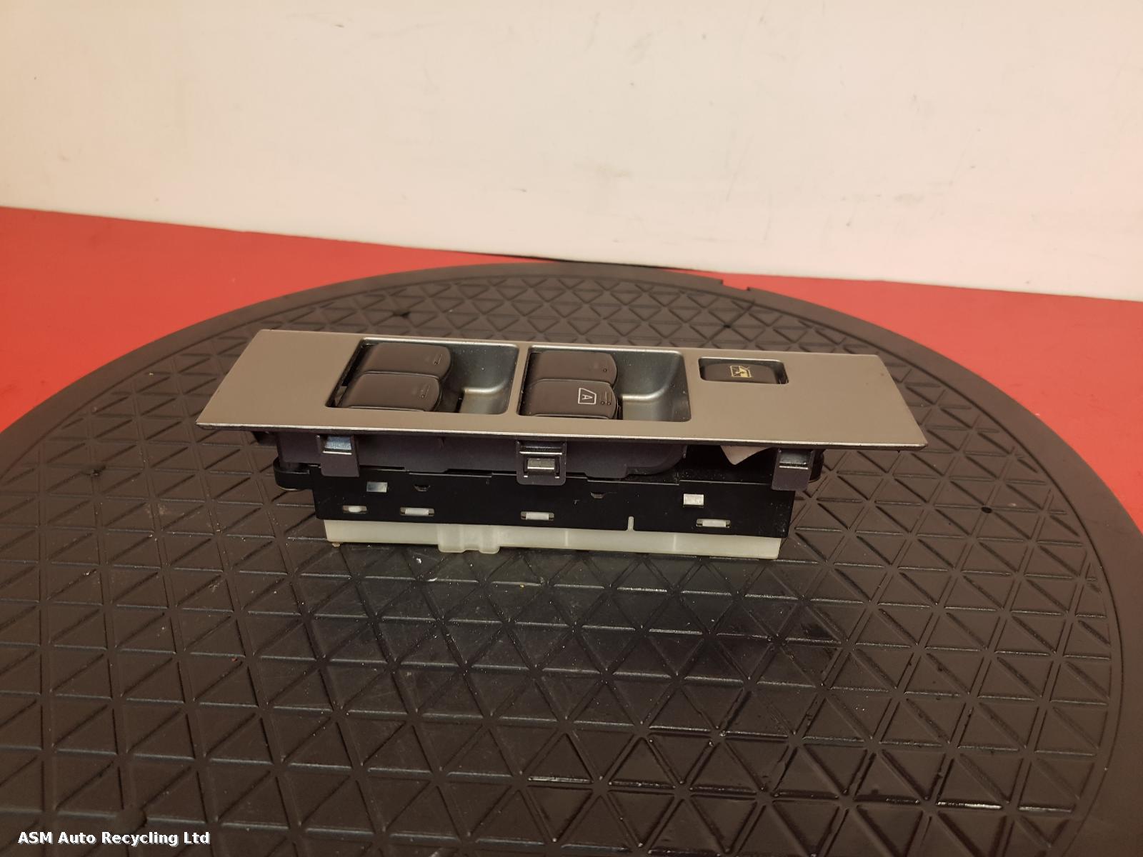 View Auto part Elect. Window Switch Nissan Navara 2007