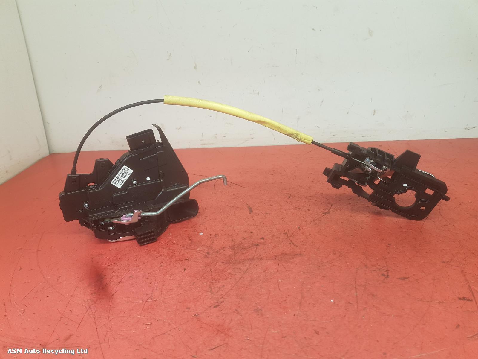 View Auto part Door Lock Assembly Kia Stonic 2018
