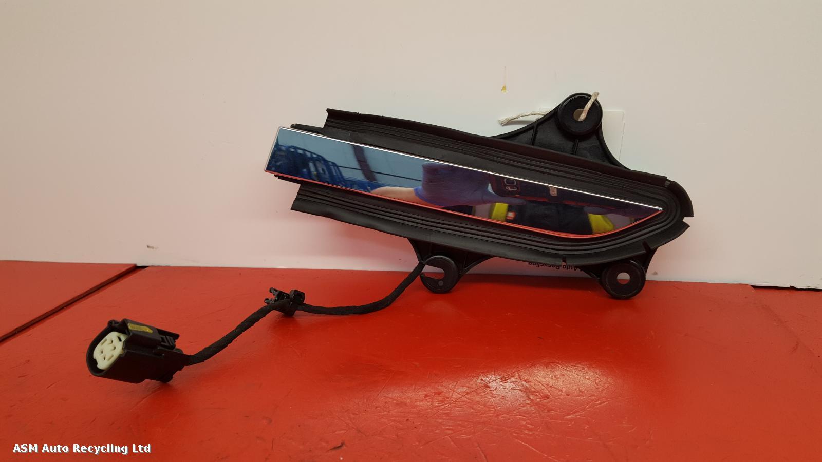 View Auto part Door Handle Tesla Model X 2017