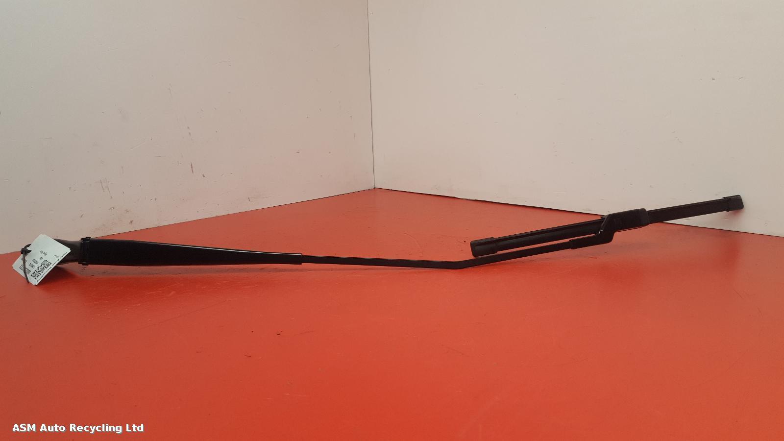 View Auto part Wiper Arm Peugeot 208 2016
