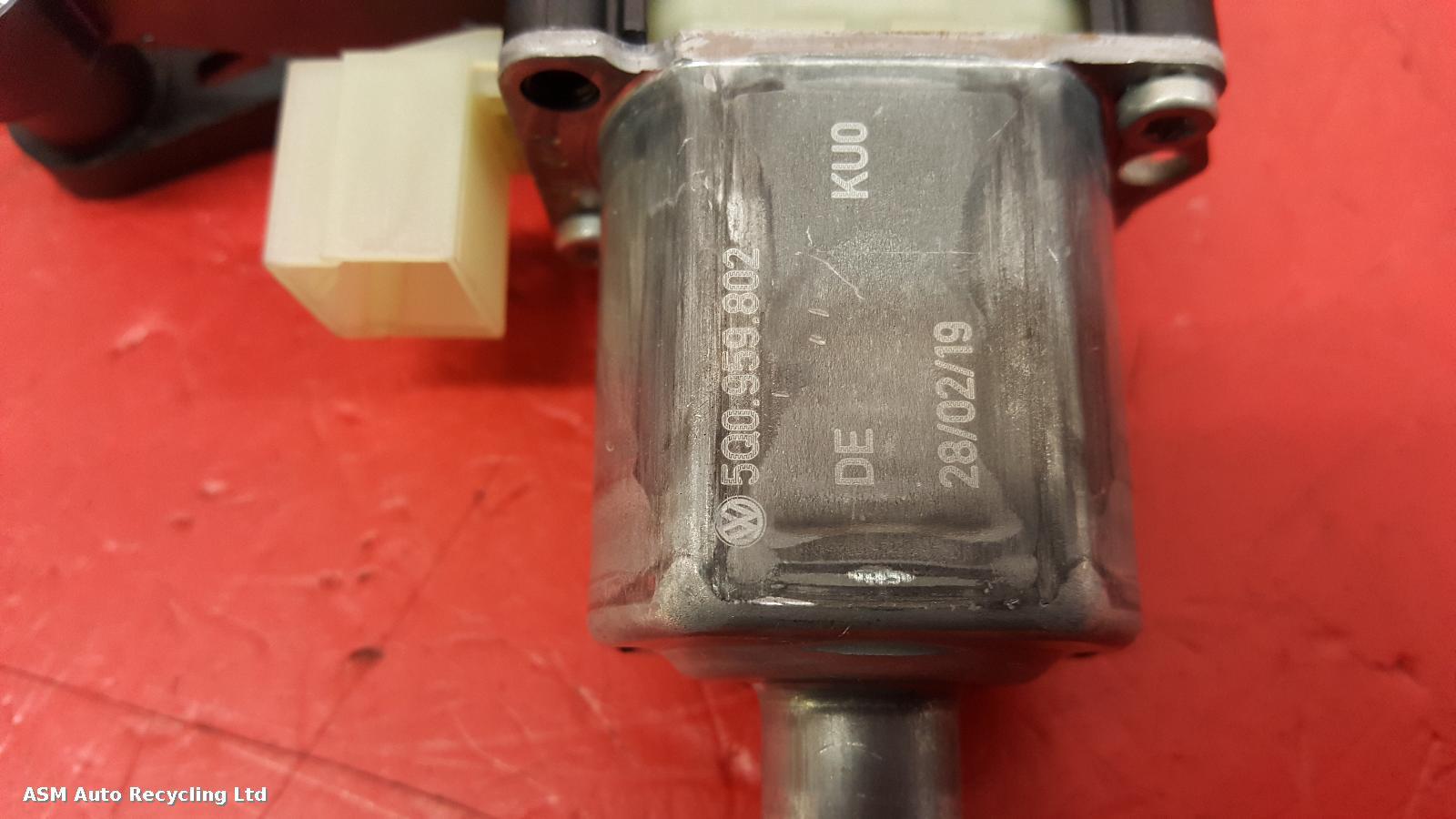 View Auto part RR Window Regulator Audi Q3 2019