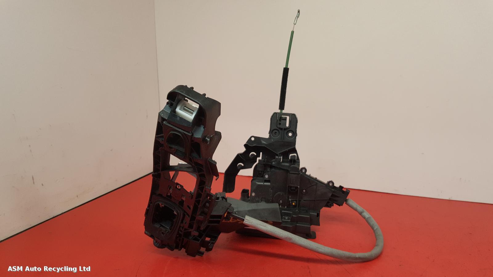 View Auto part Door Lock Assembly Mercedes C Class 2015