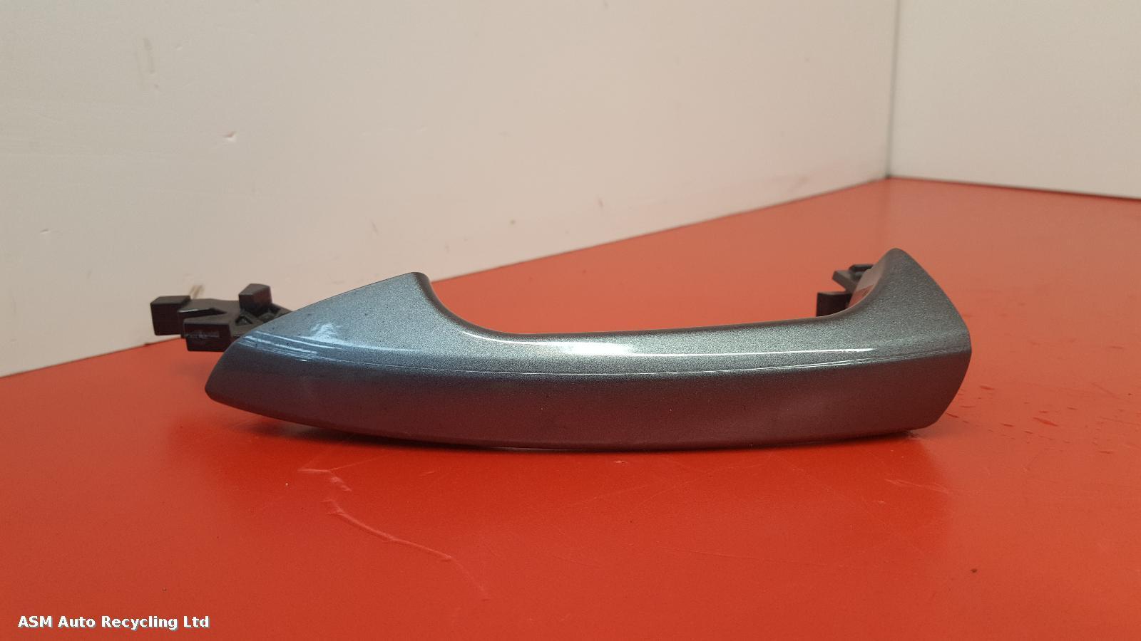 View Auto part Door Handle Mercedes B Class 2018