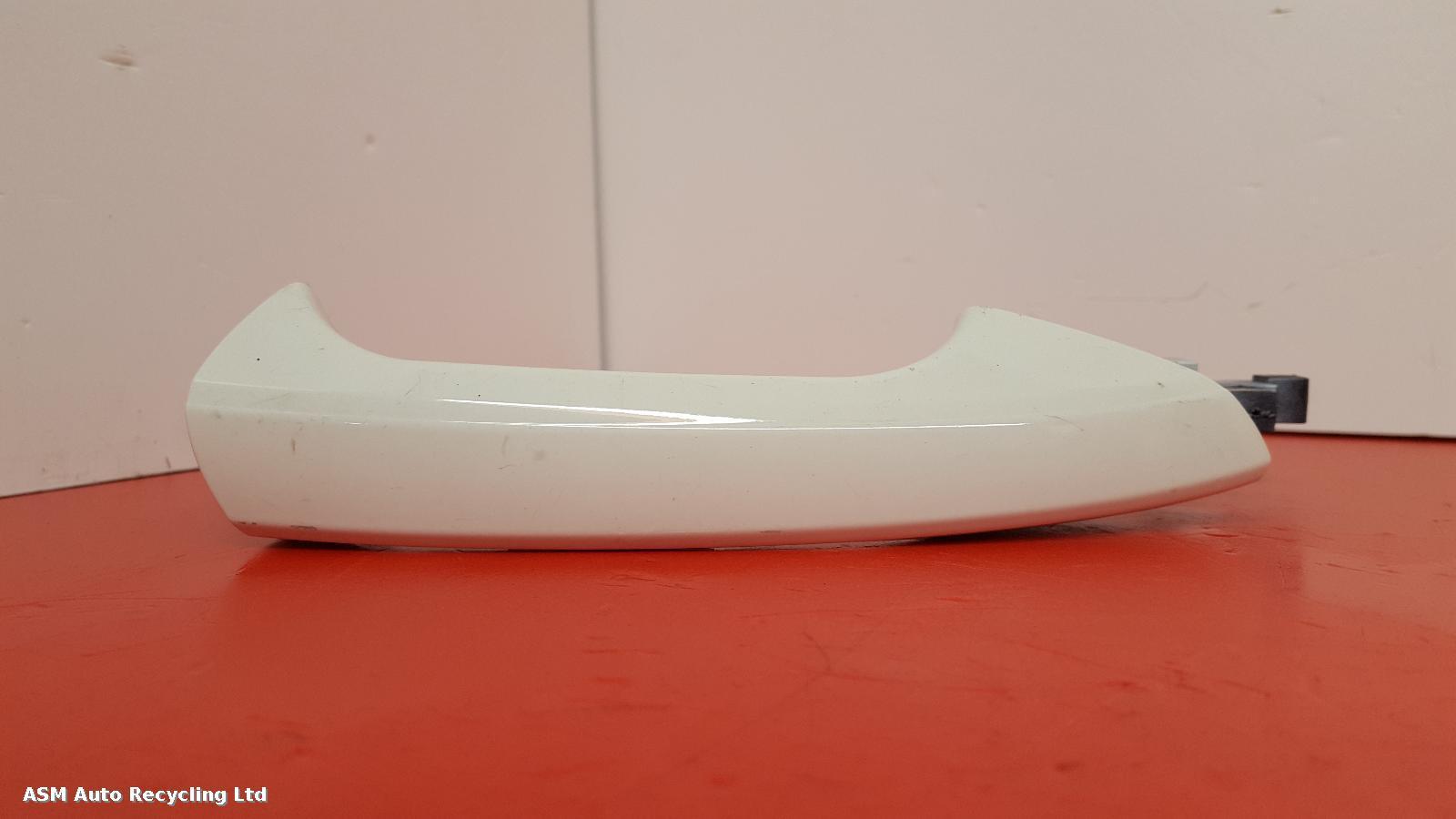 View Auto part Door Handle Mercedes B Class 2014
