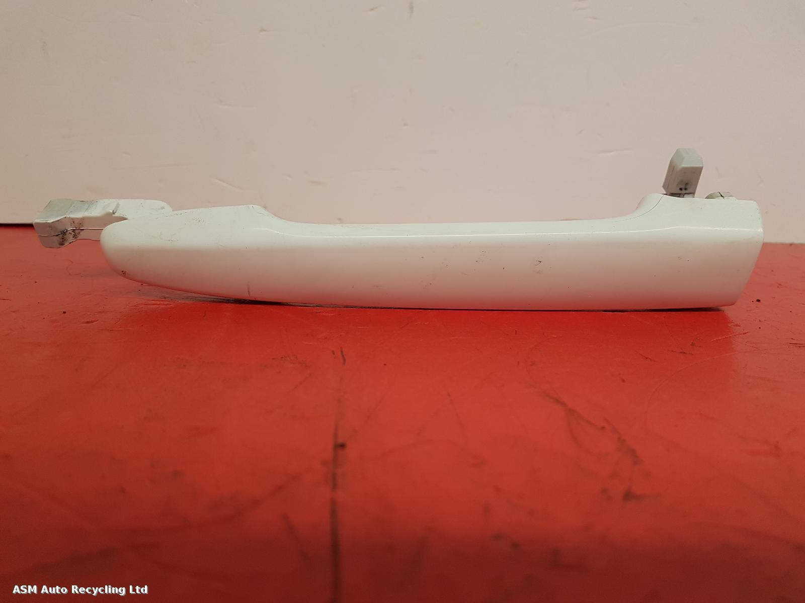 View Auto part Door Handle Mitsubishi Outlander 2013