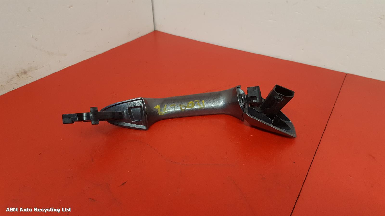 View Auto part Door Handle Mercedes B Class 2018