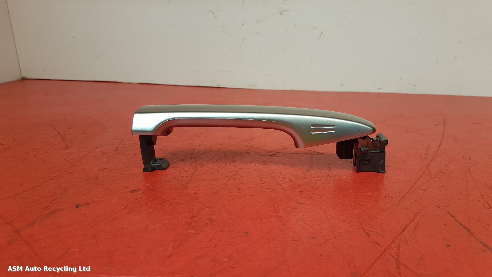 View Auto part Door Handle Toyota Prius Plug-in 2013