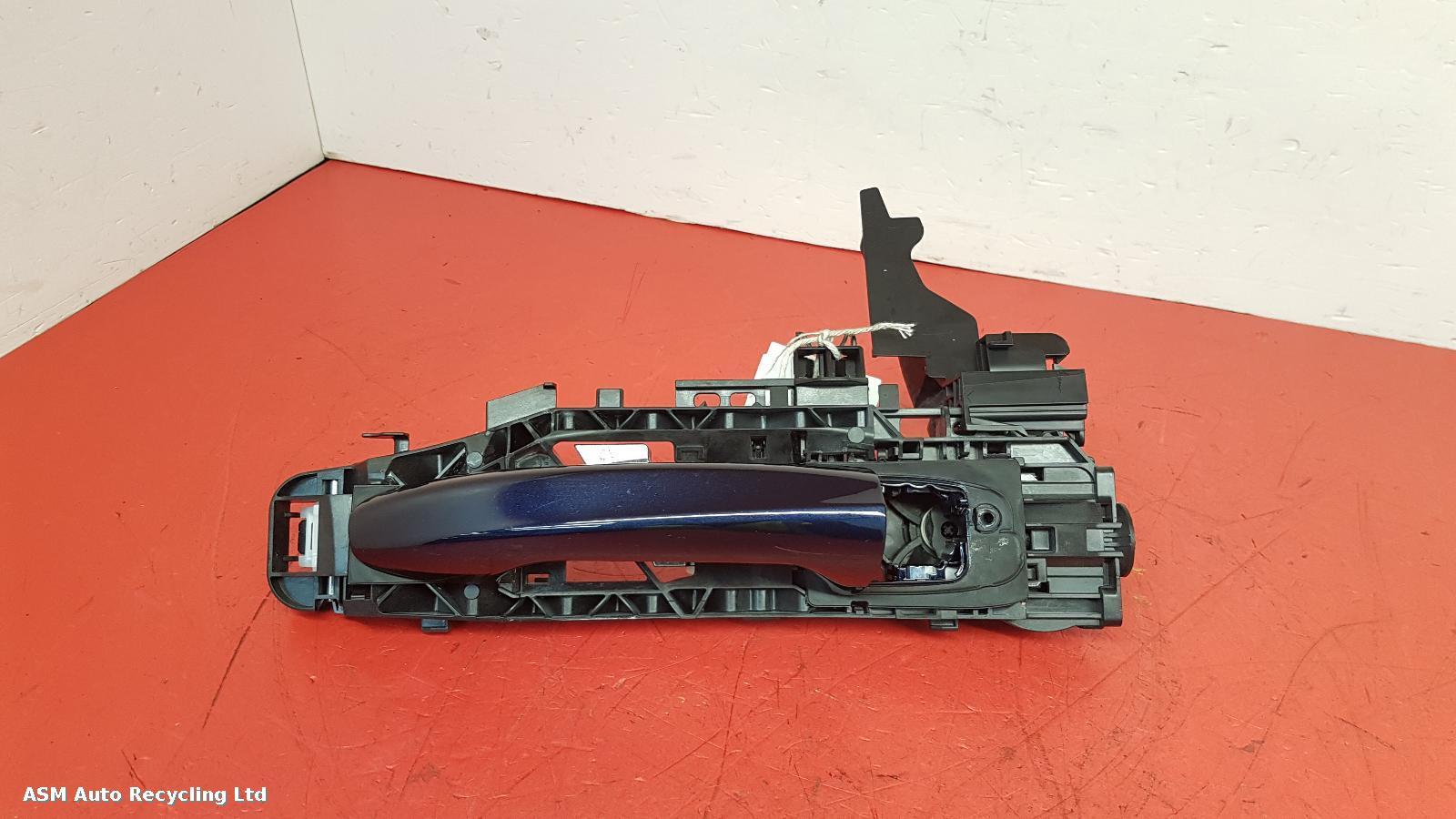 View Auto part Door Handle Mercedes C Class 2016
