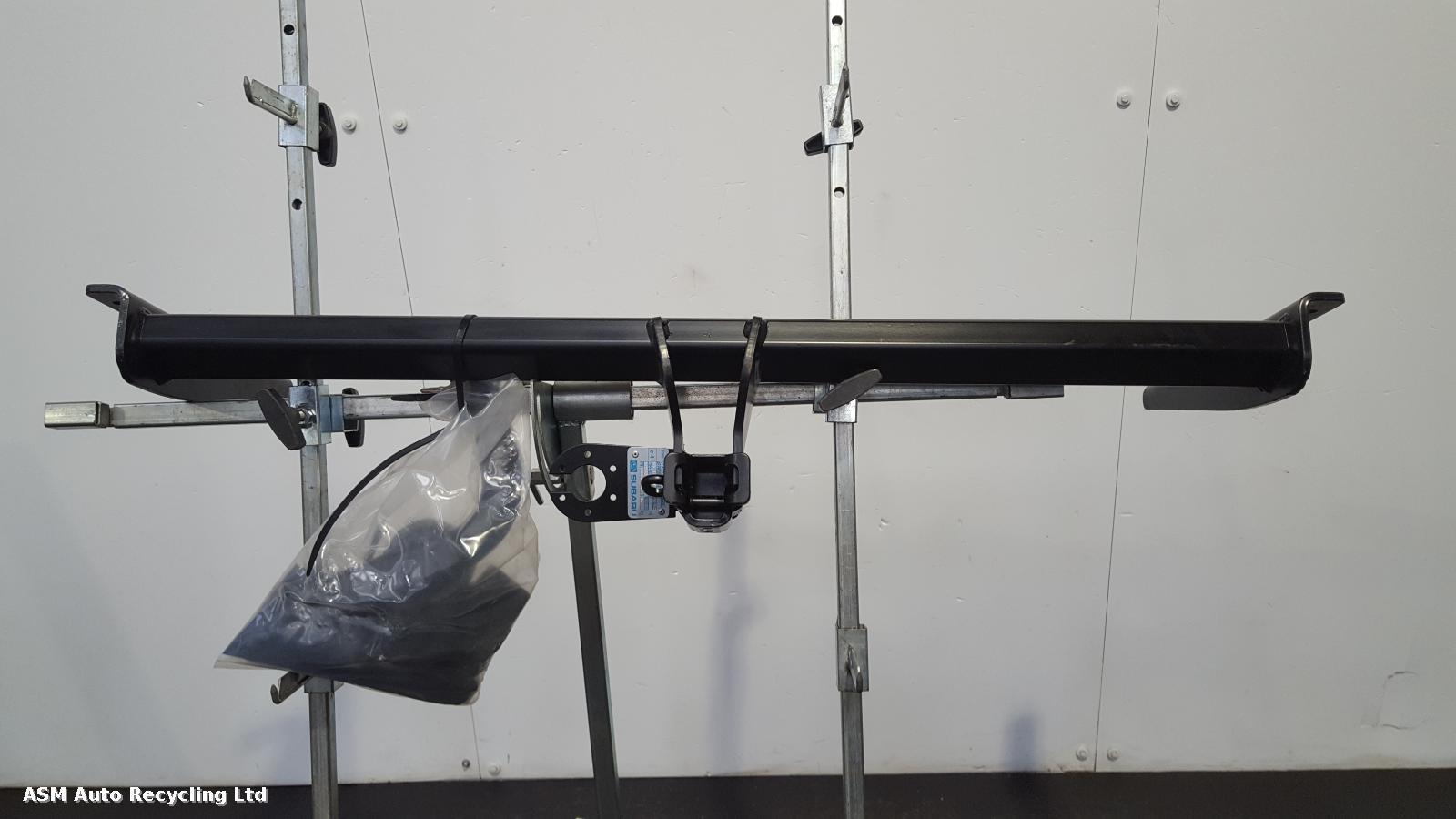View Auto part Towbar Volvo V70 1999