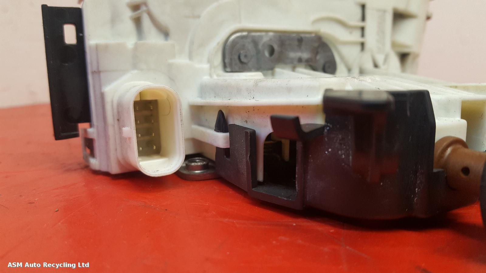 View Auto part Door Lock Assembly Mercedes A Class 2016