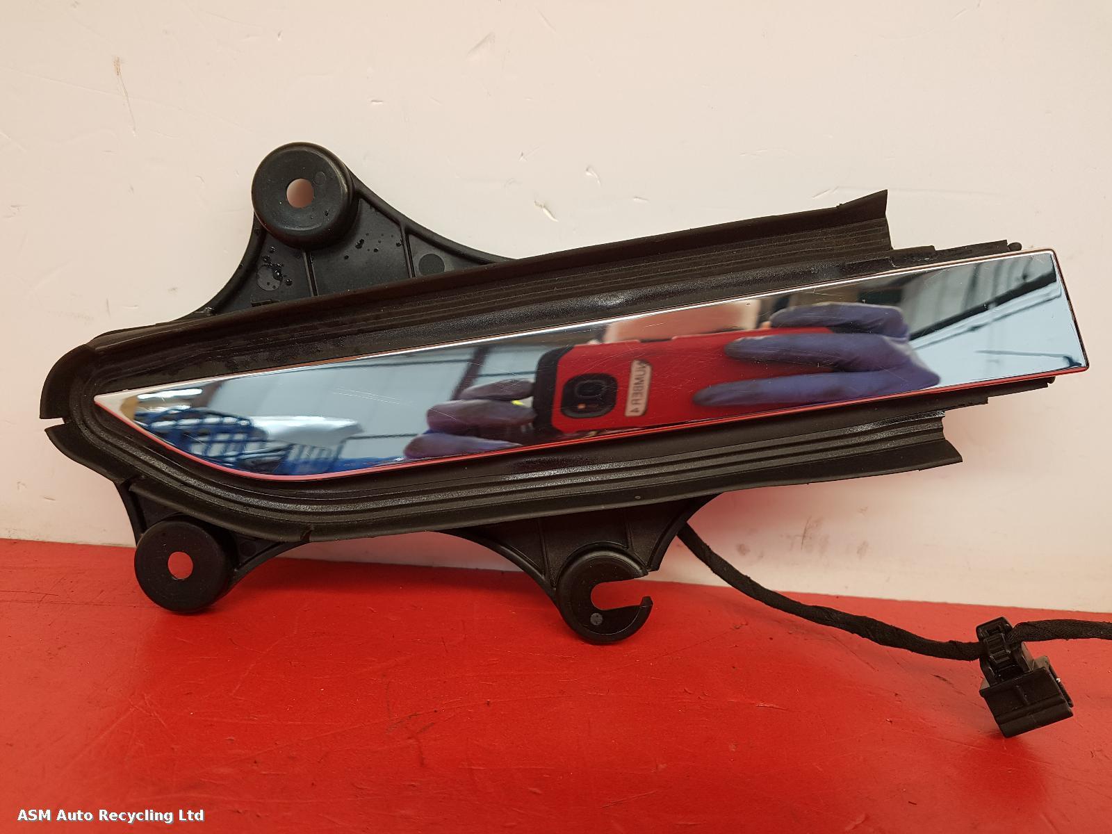 View Auto part Door Handle Tesla Model X 2017