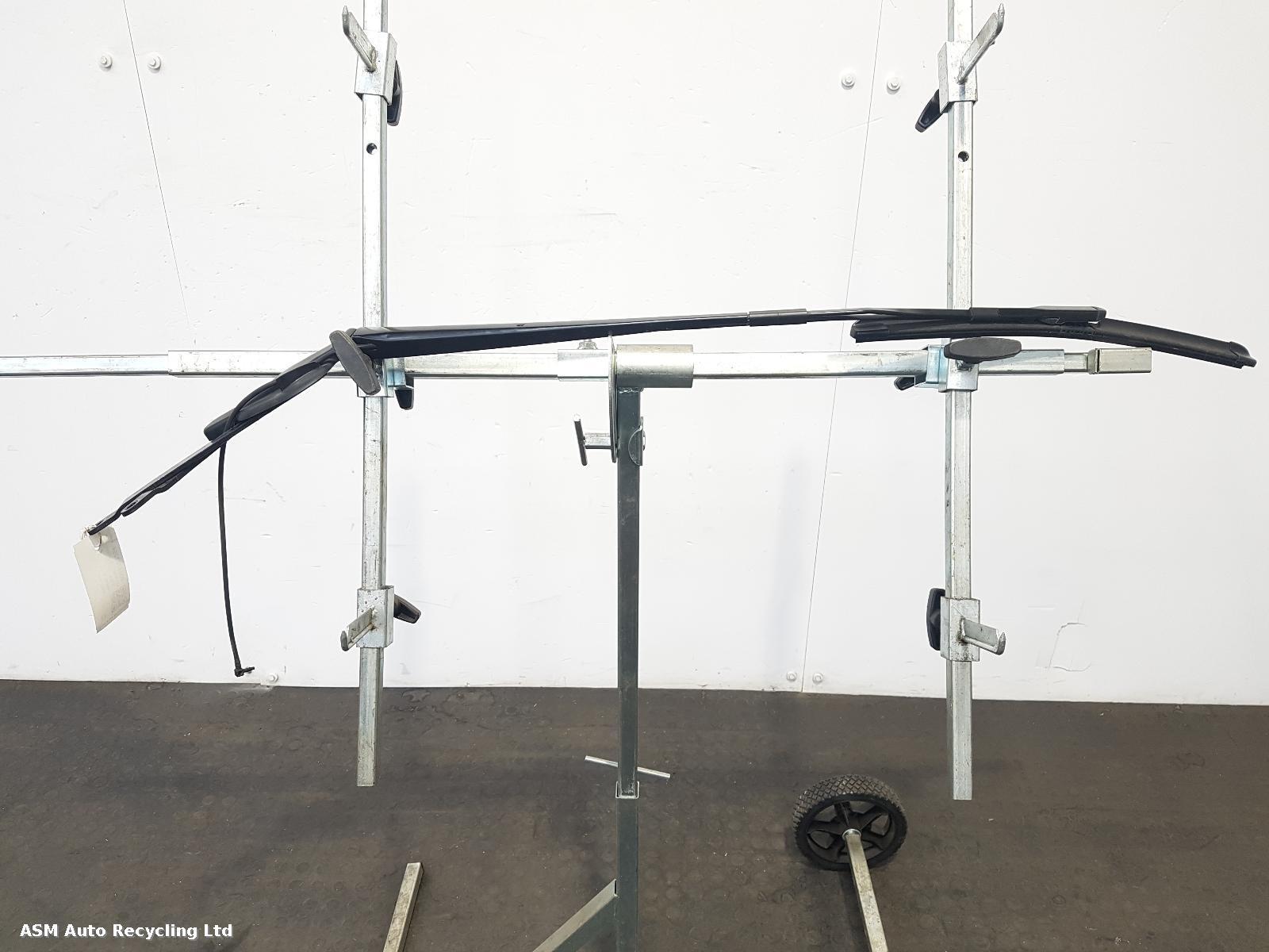 View Auto part Wiper Arm Tesla Model X 2017