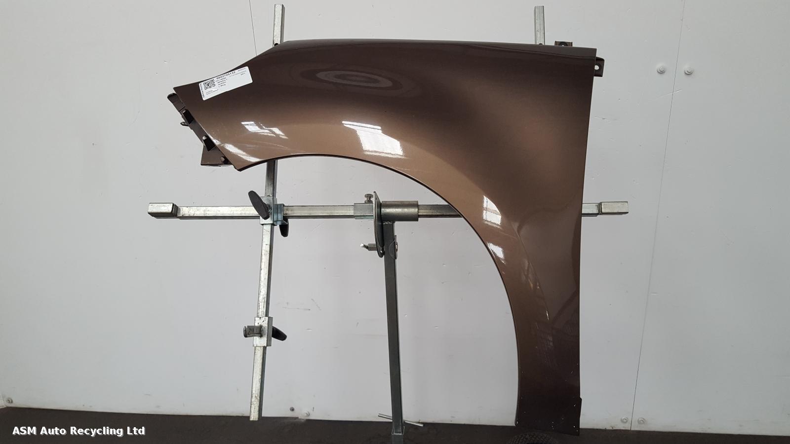 View Auto part L Wing Renault Scenic 2011