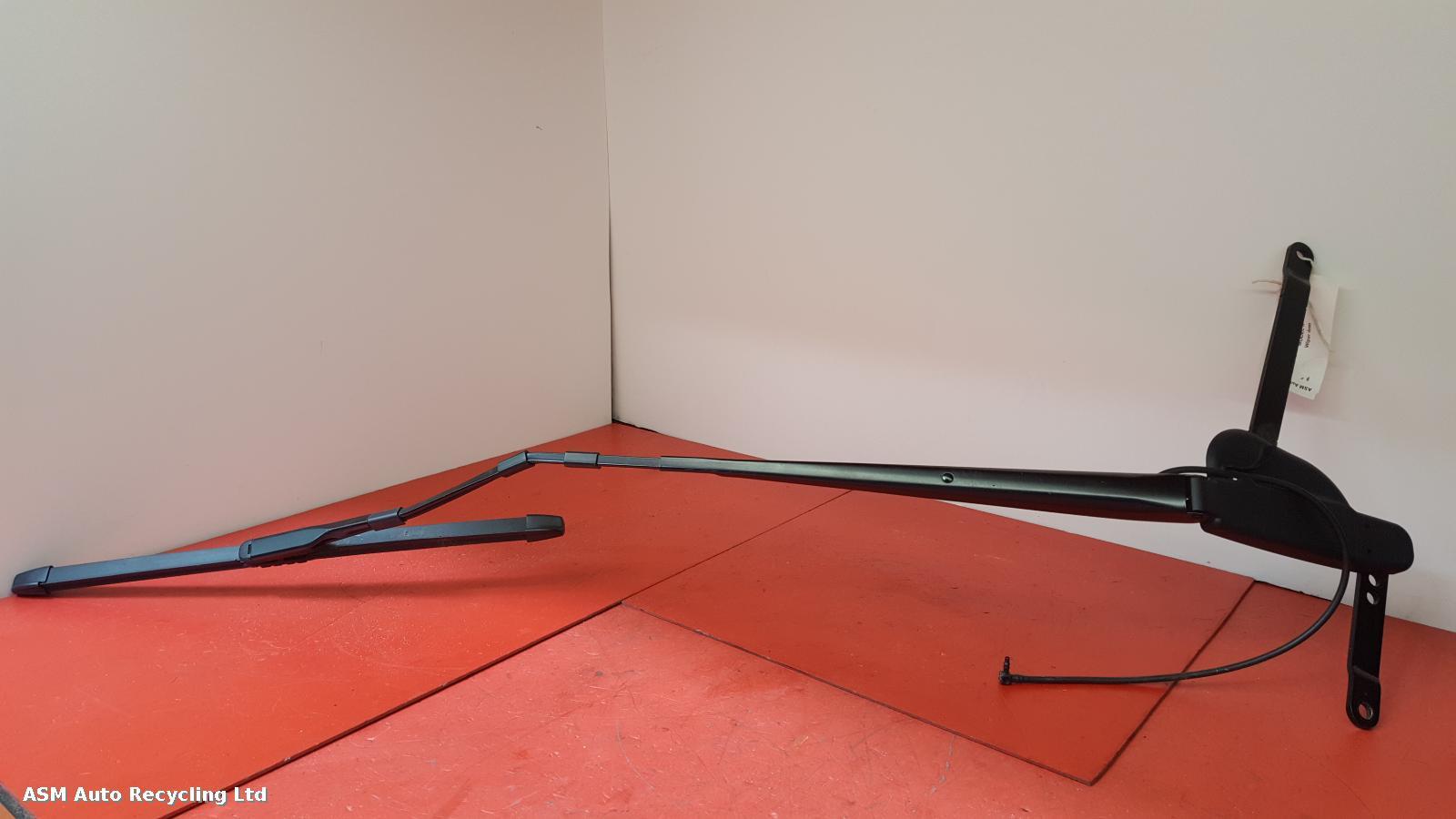 View Auto part Wiper Arm Tesla Model X 2017