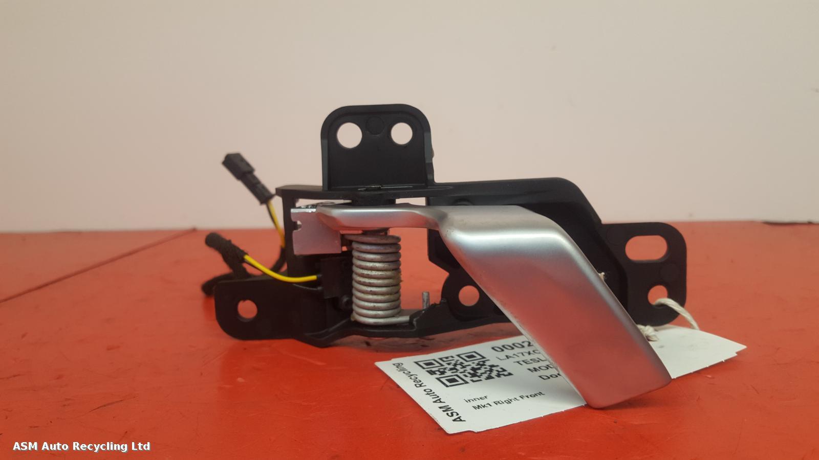 View Auto part Door Handle Tesla Model X 2017