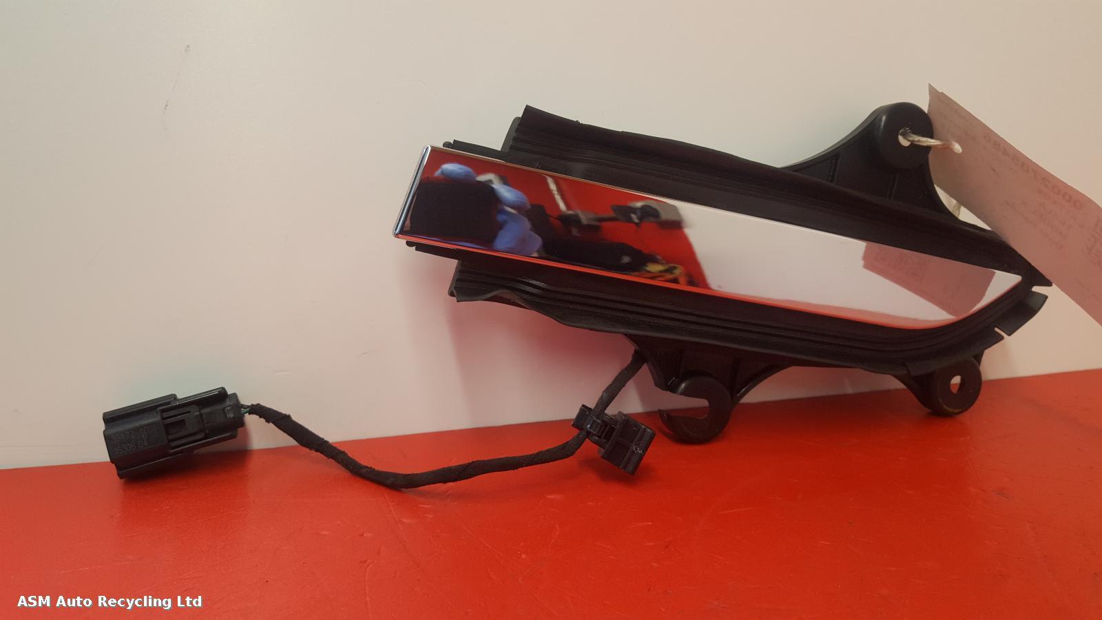 View Auto part Door Handle Tesla Model X 2017