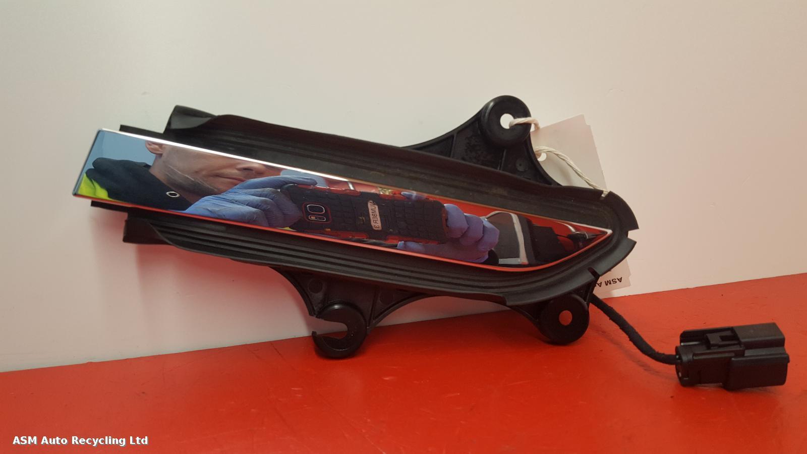 View Auto part Door Handle Tesla Model X 2018