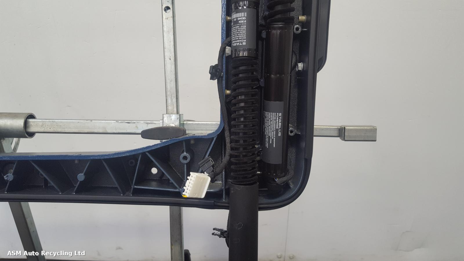 View Auto part R Rear Door Tesla Model X 2018