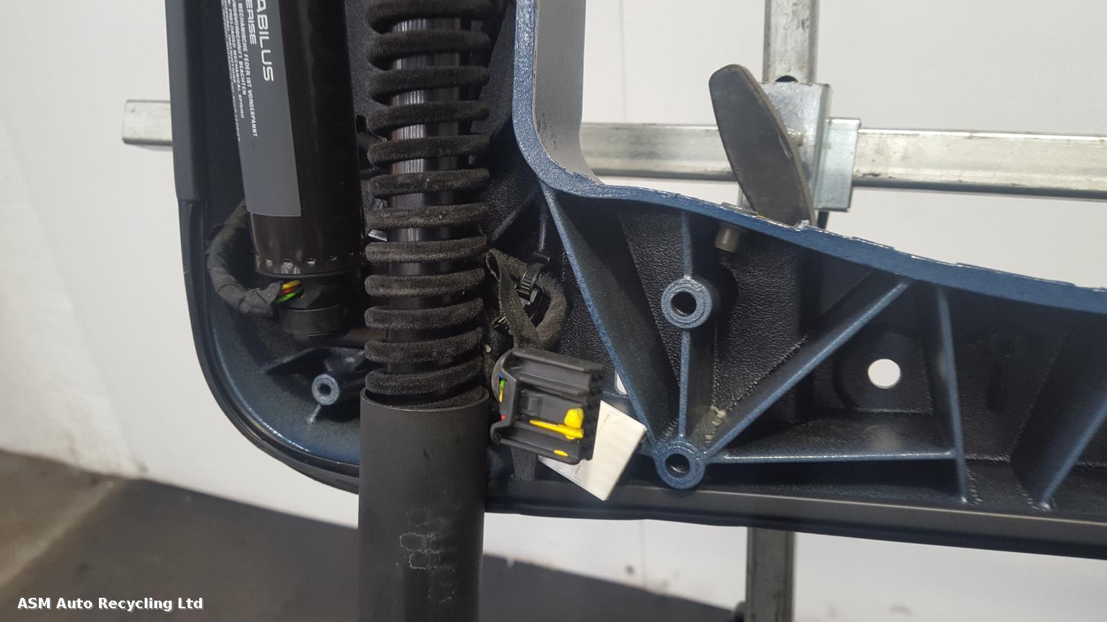 View Auto part R Rear Door Tesla Model X 2018