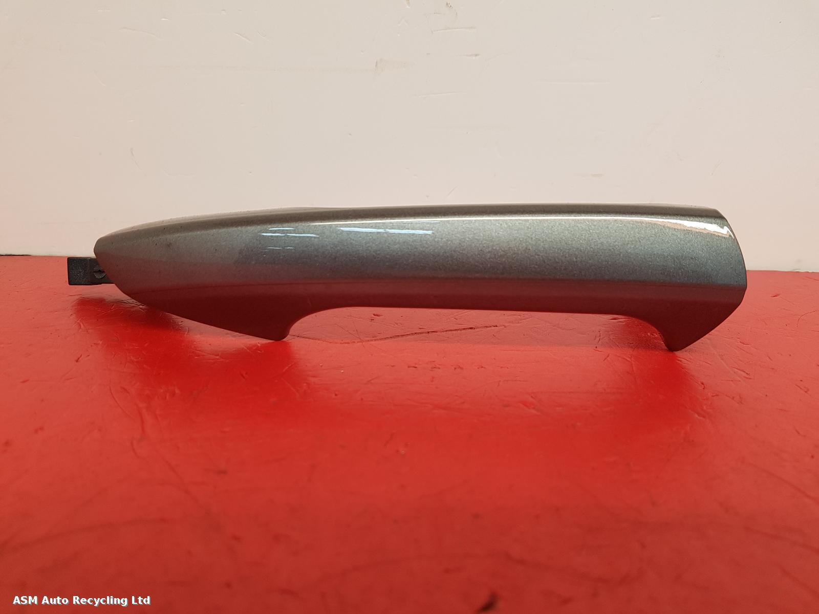 View Auto part Door Handle Mercedes B Class 2018