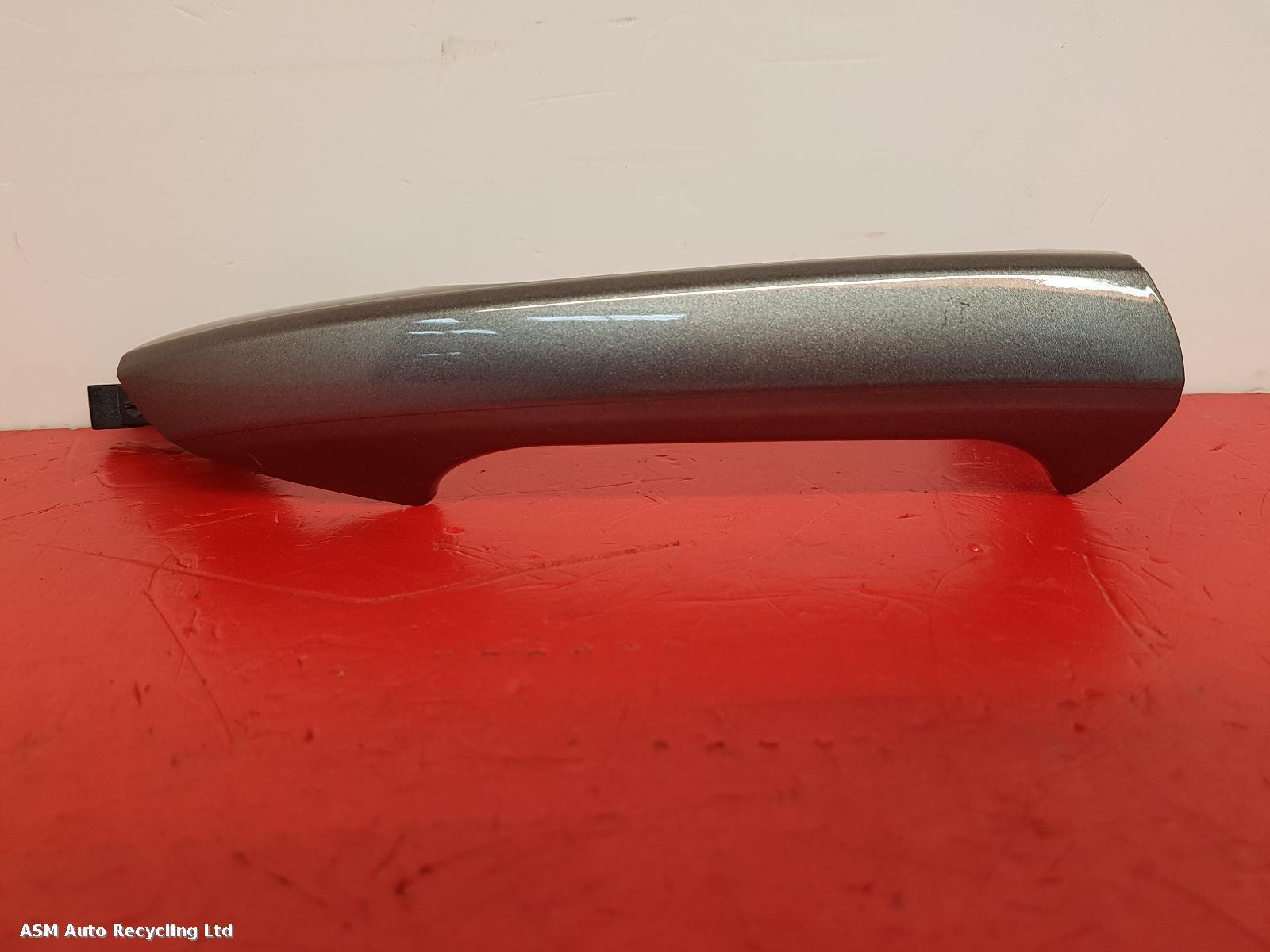 View Auto part Door Handle Mercedes B Class 2018
