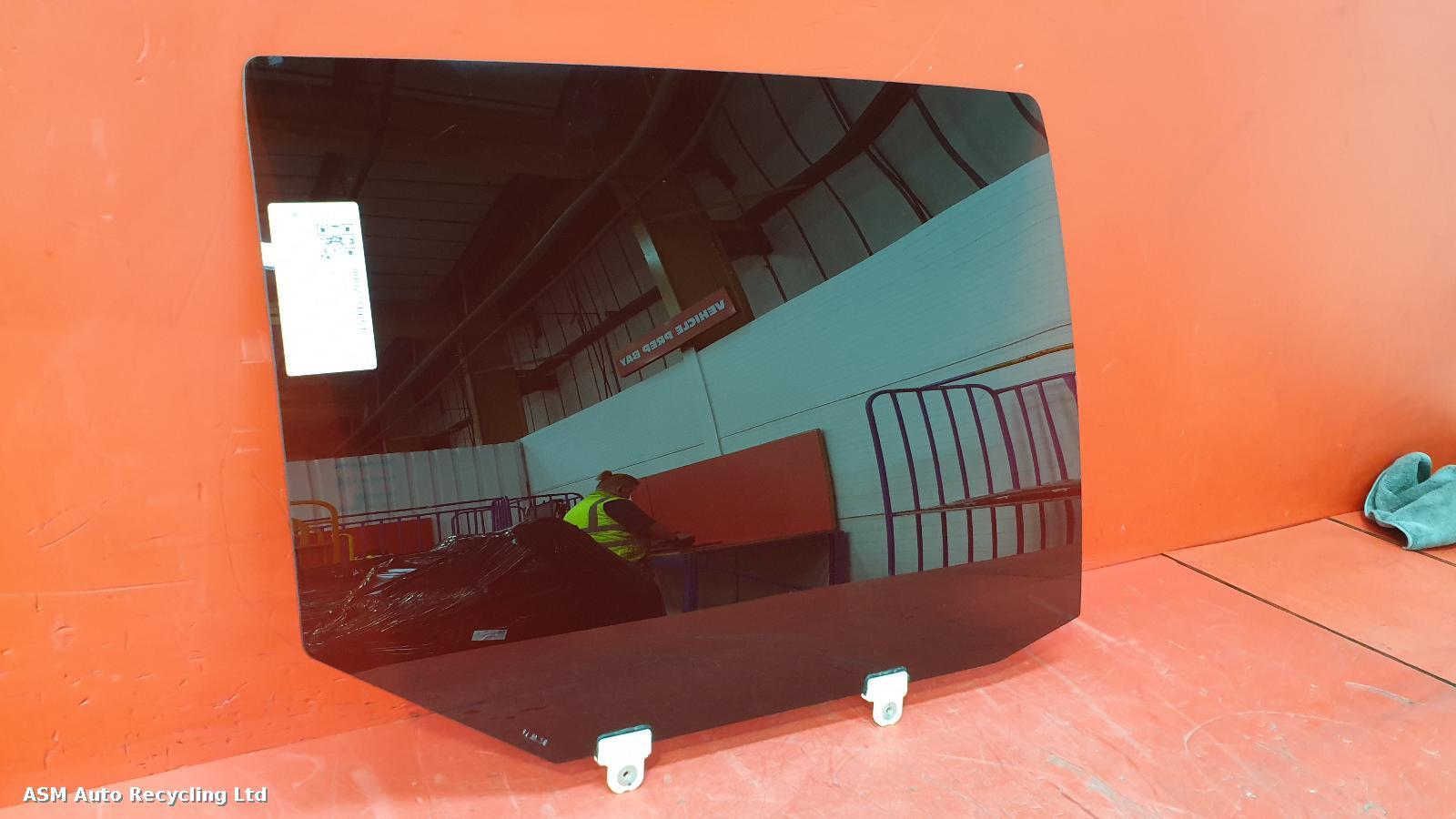 View Auto part RR Door Window Mitsubishi L200 2019