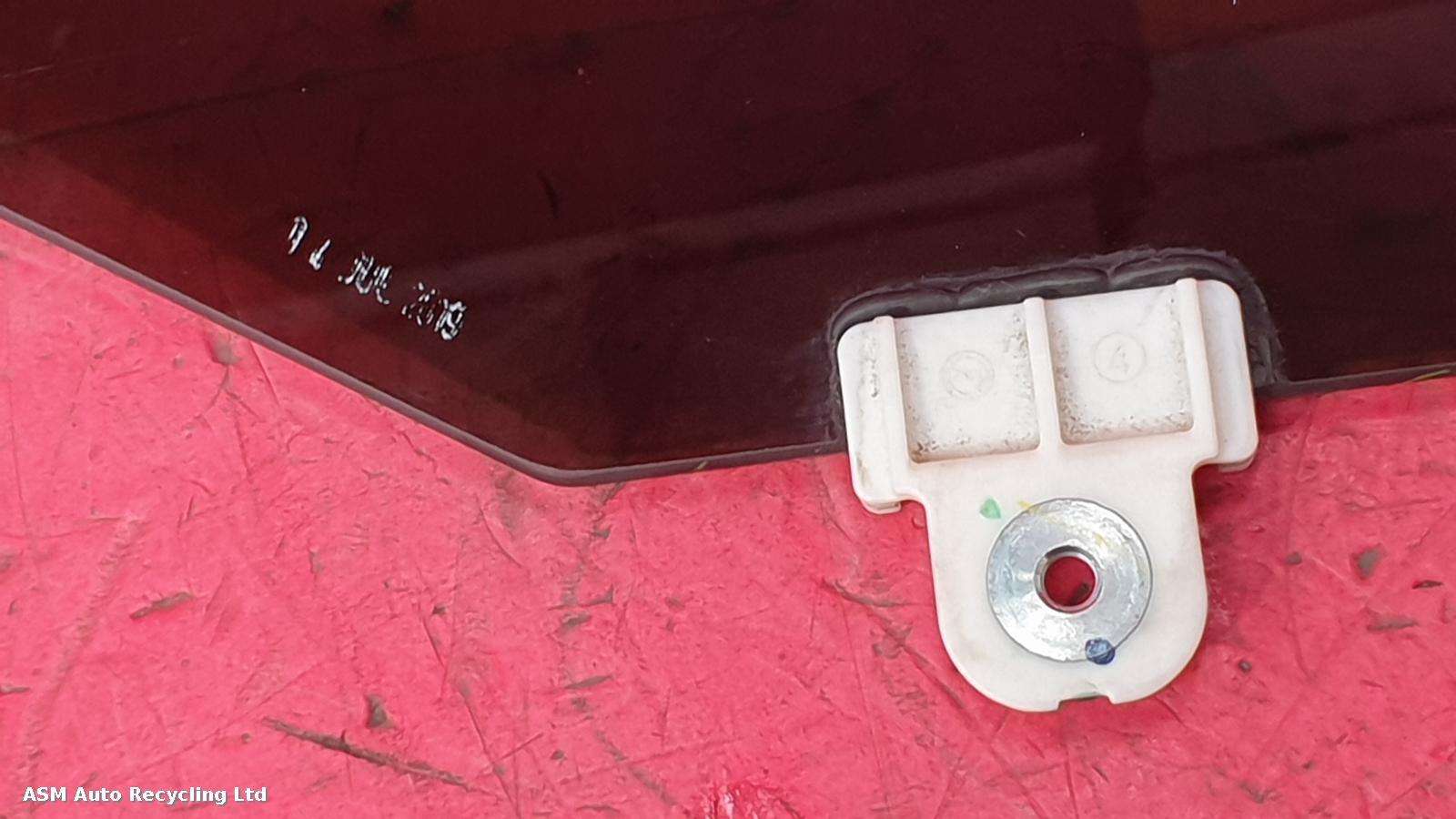 View Auto part RR Door Window Mitsubishi L200 2019