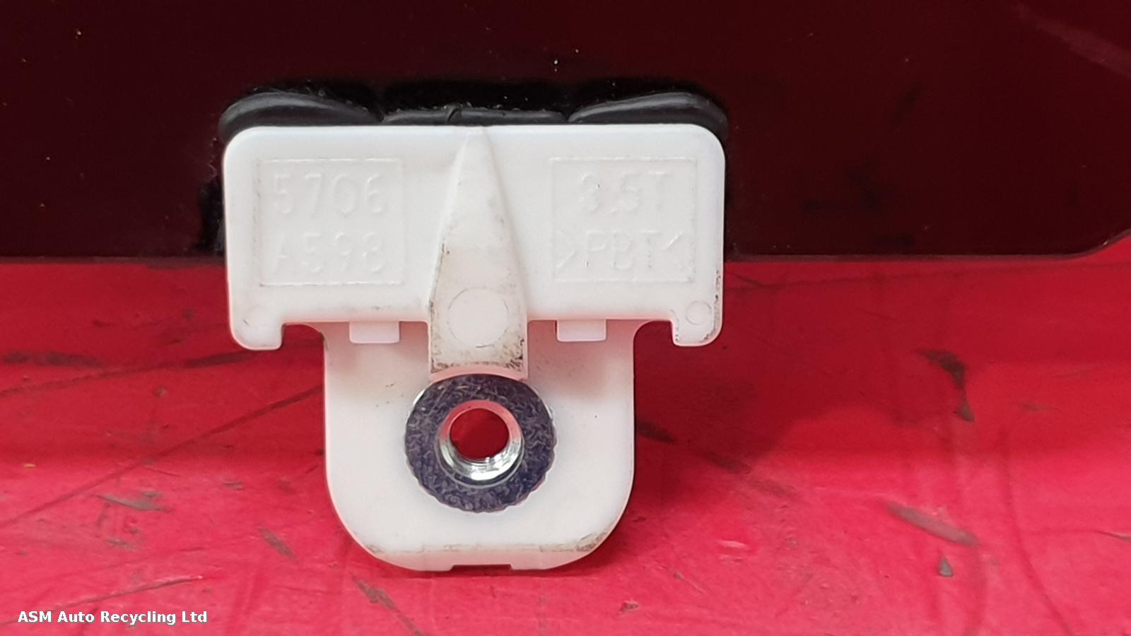 View Auto part RR Door Window Mitsubishi L200 2019