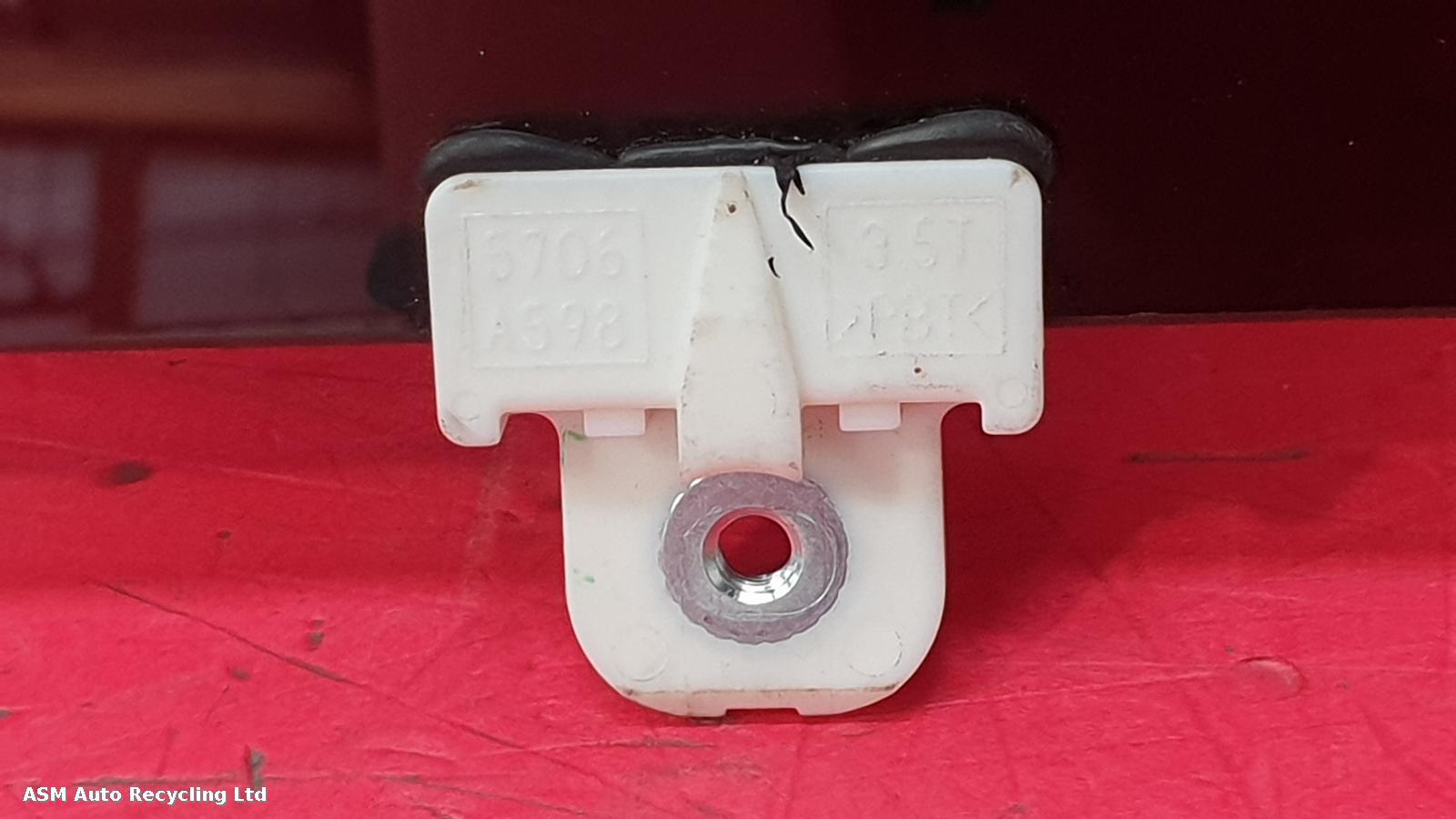 View Auto part RR Door Window Mitsubishi L200 2019