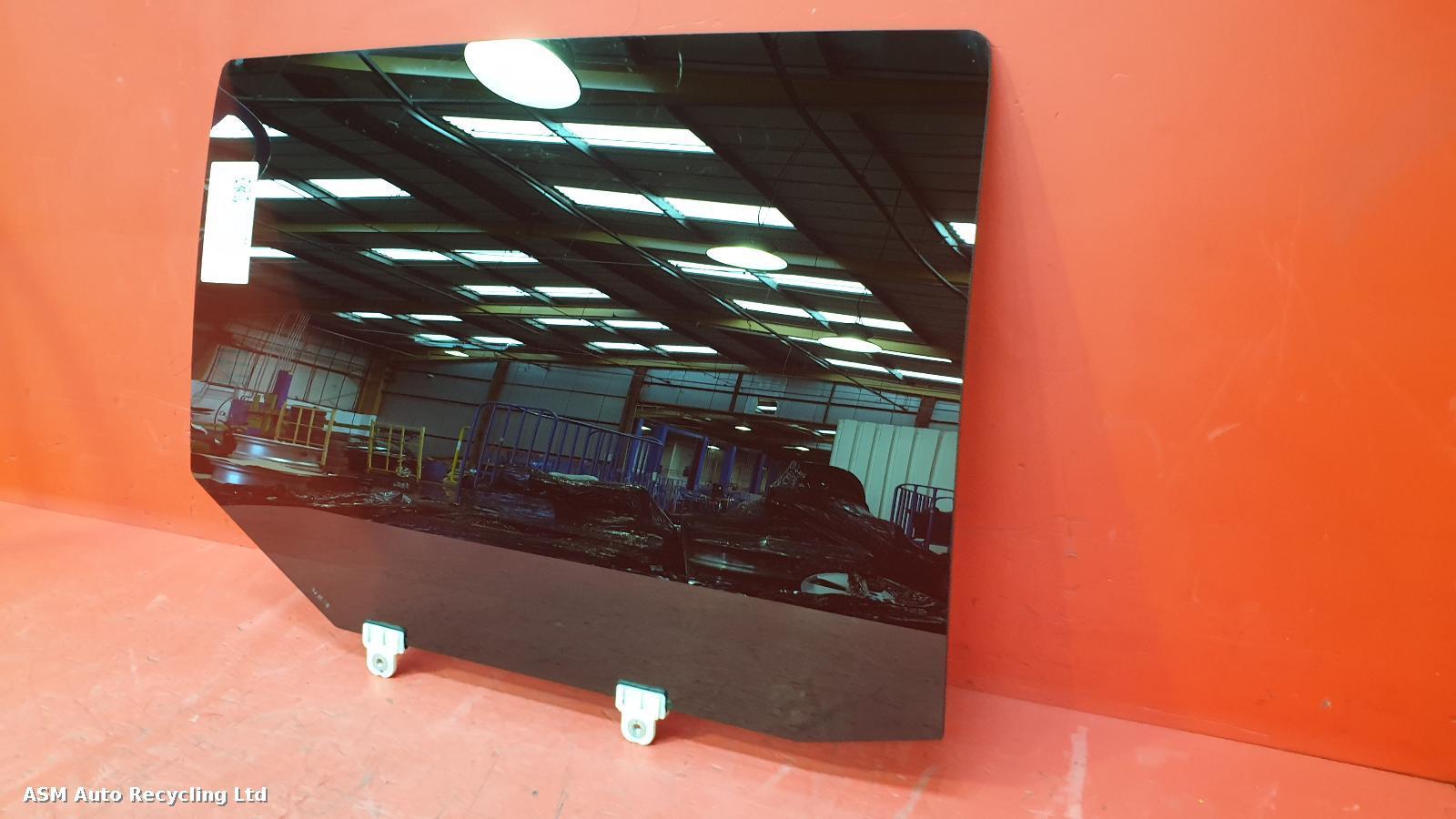 View Auto part RR Door Window Mitsubishi L200 2019