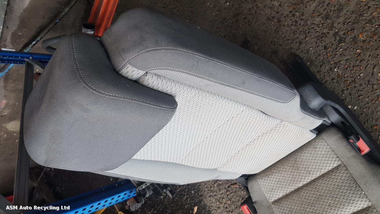 View Auto part 2nd Seat (Rear Seat) Volkswagen Touran 2016