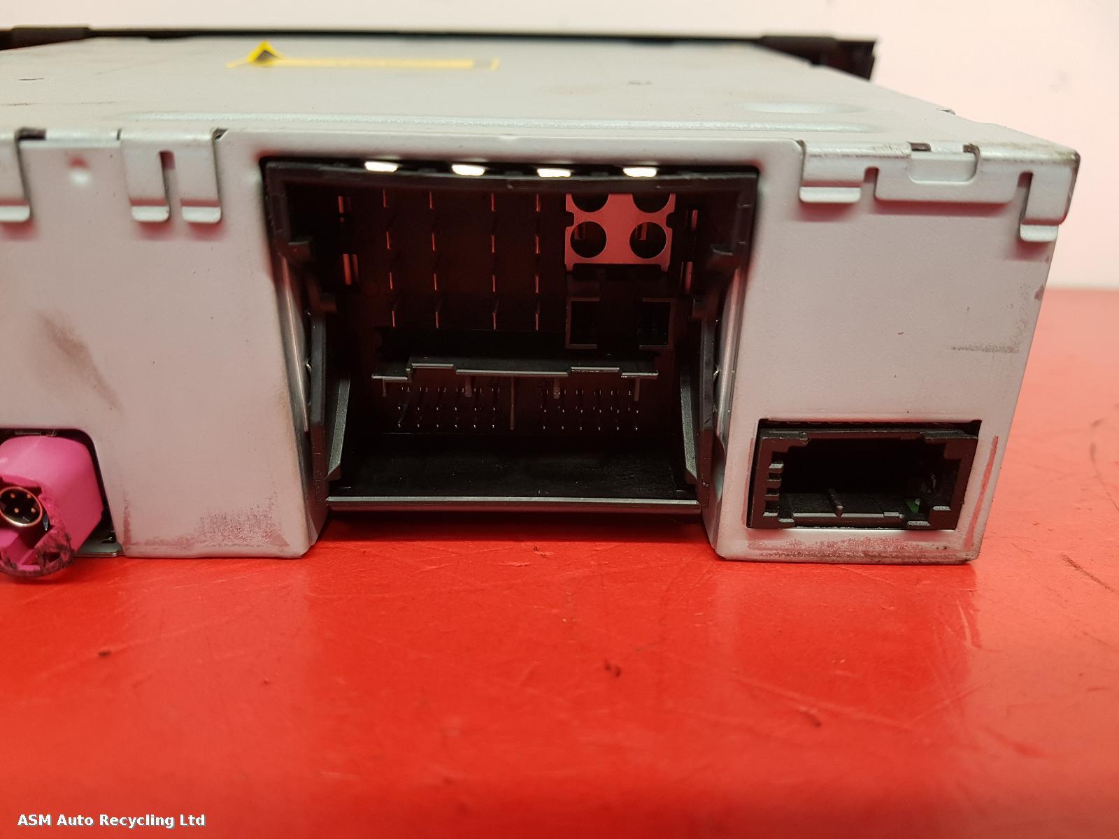 View Auto part CD Changer Audi A4 2011