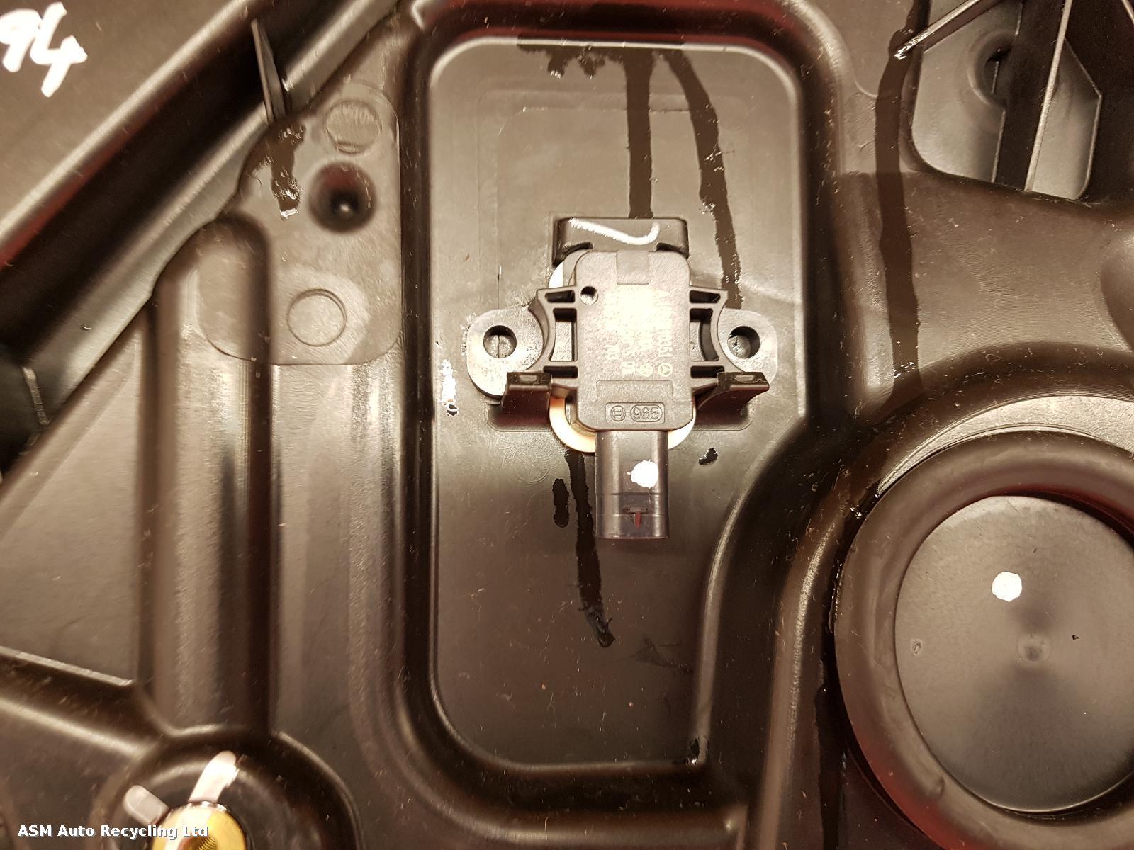 View Auto part RF Window Regulator Mercedes Gl Class 2014