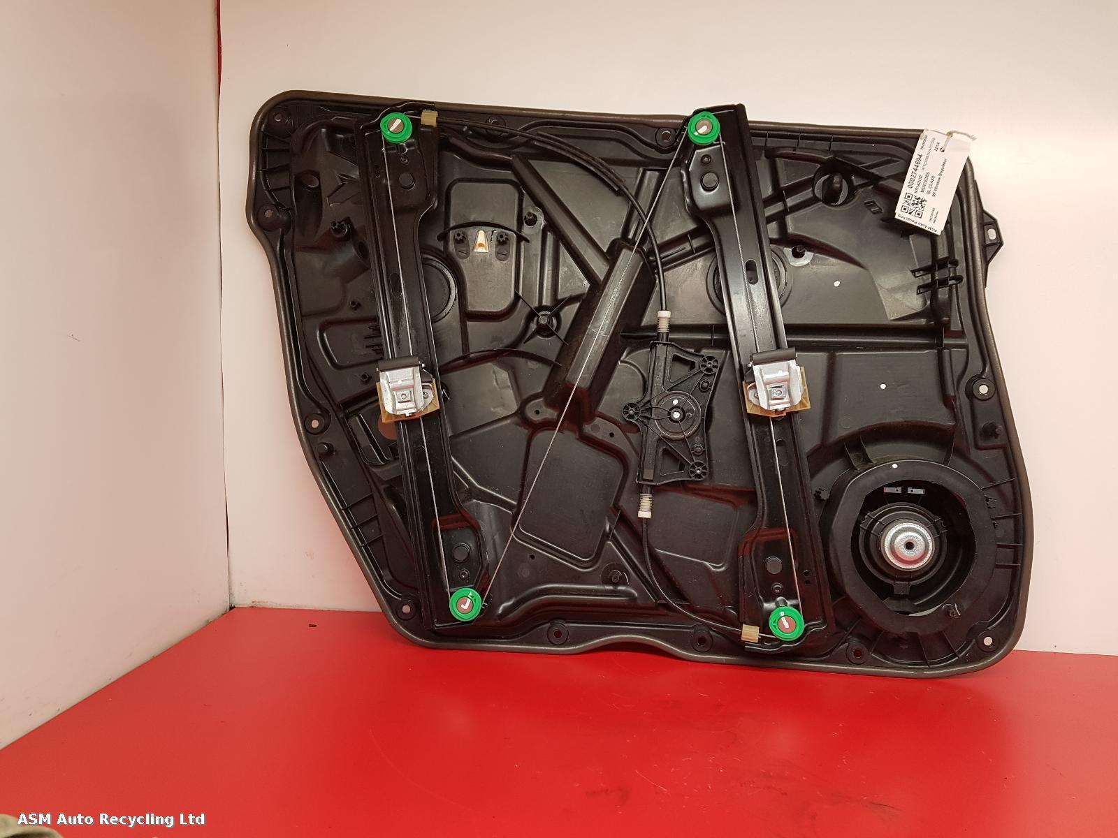 View Auto part RF Window Regulator Mercedes Gl Class 2014