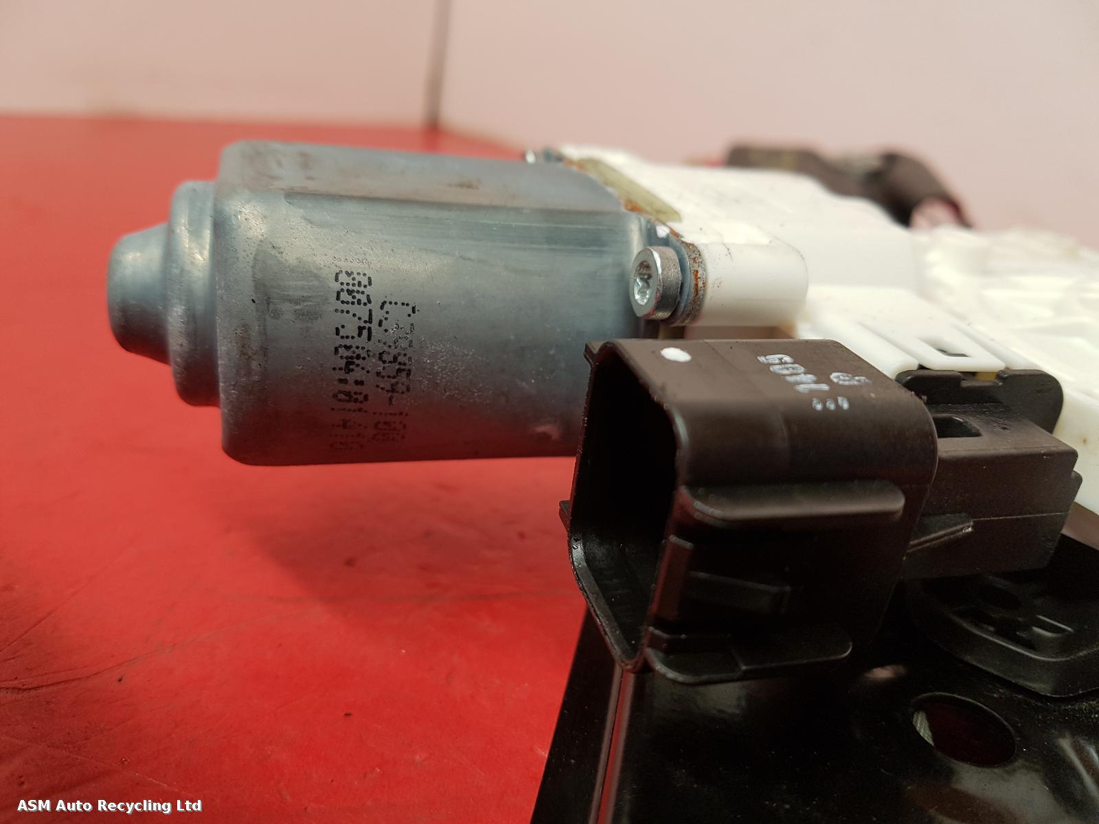 View Auto part RR Window Regulator Jaguar Xe 2016