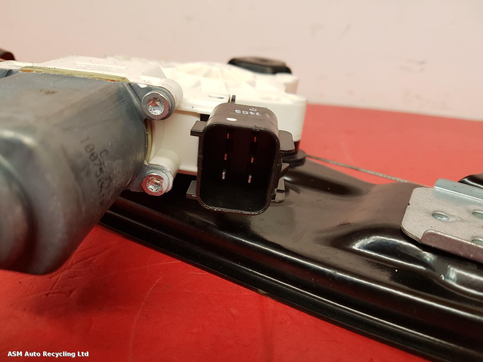 View Auto part RR Window Regulator Jaguar Xe 2016