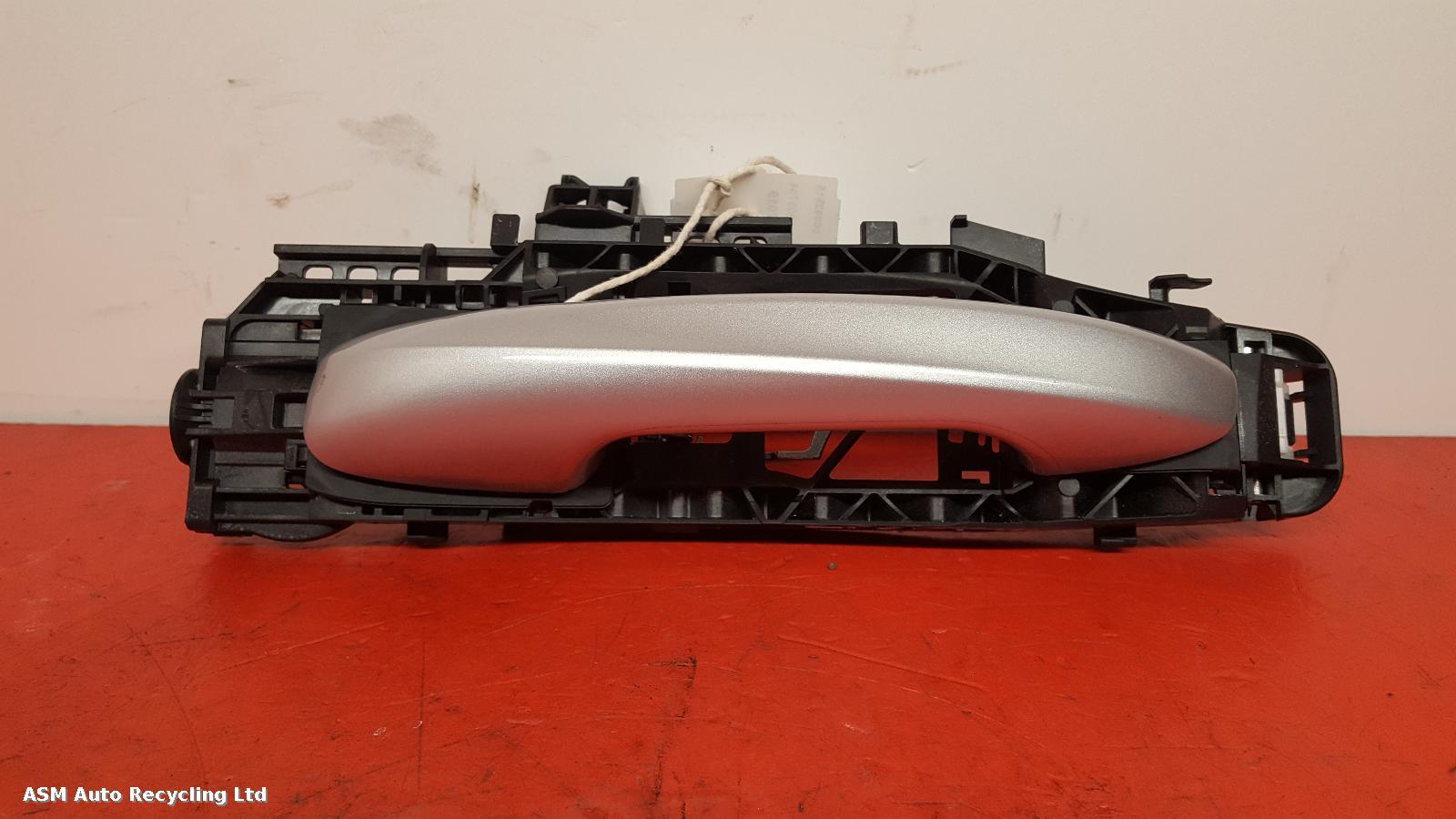 View Auto part Door Handle Mercedes C Class 2019