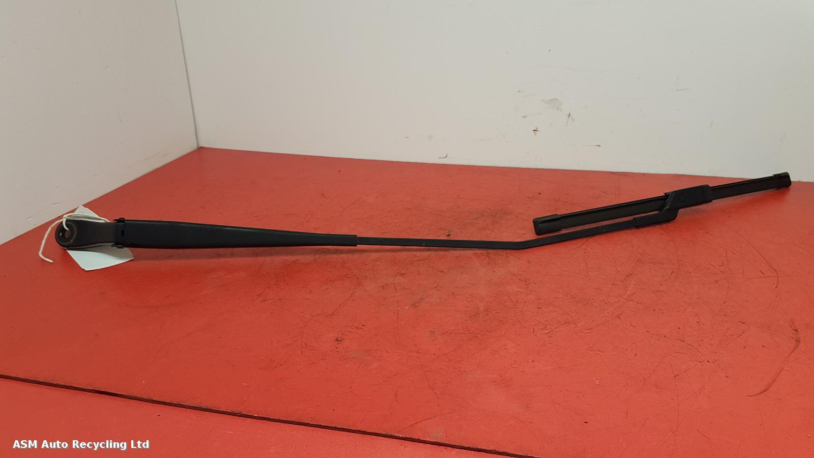 View Auto part Wiper Arm Peugeot 2008 2016