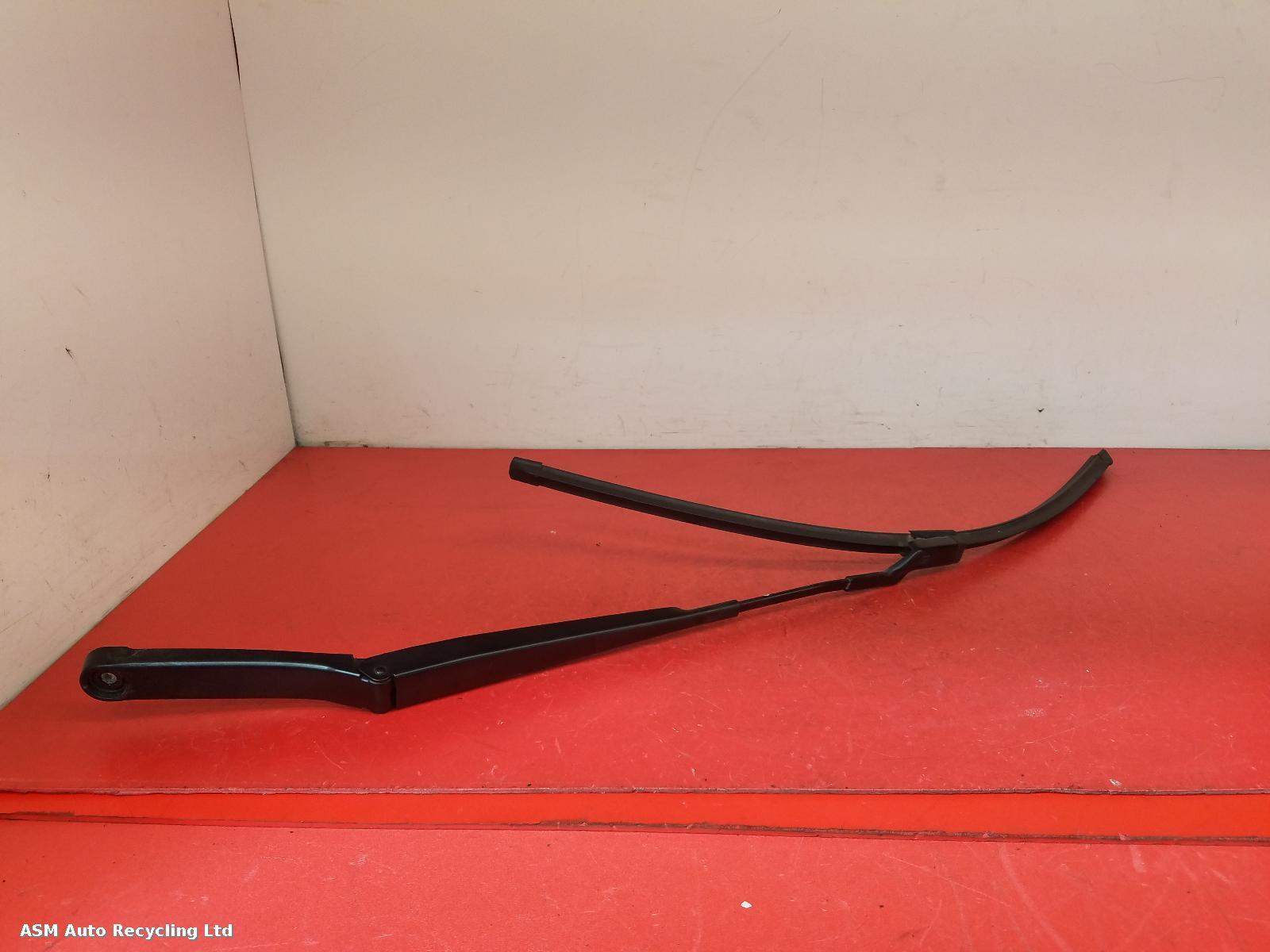 View Auto part Wiper Arm Volkswagen Passat 2019
