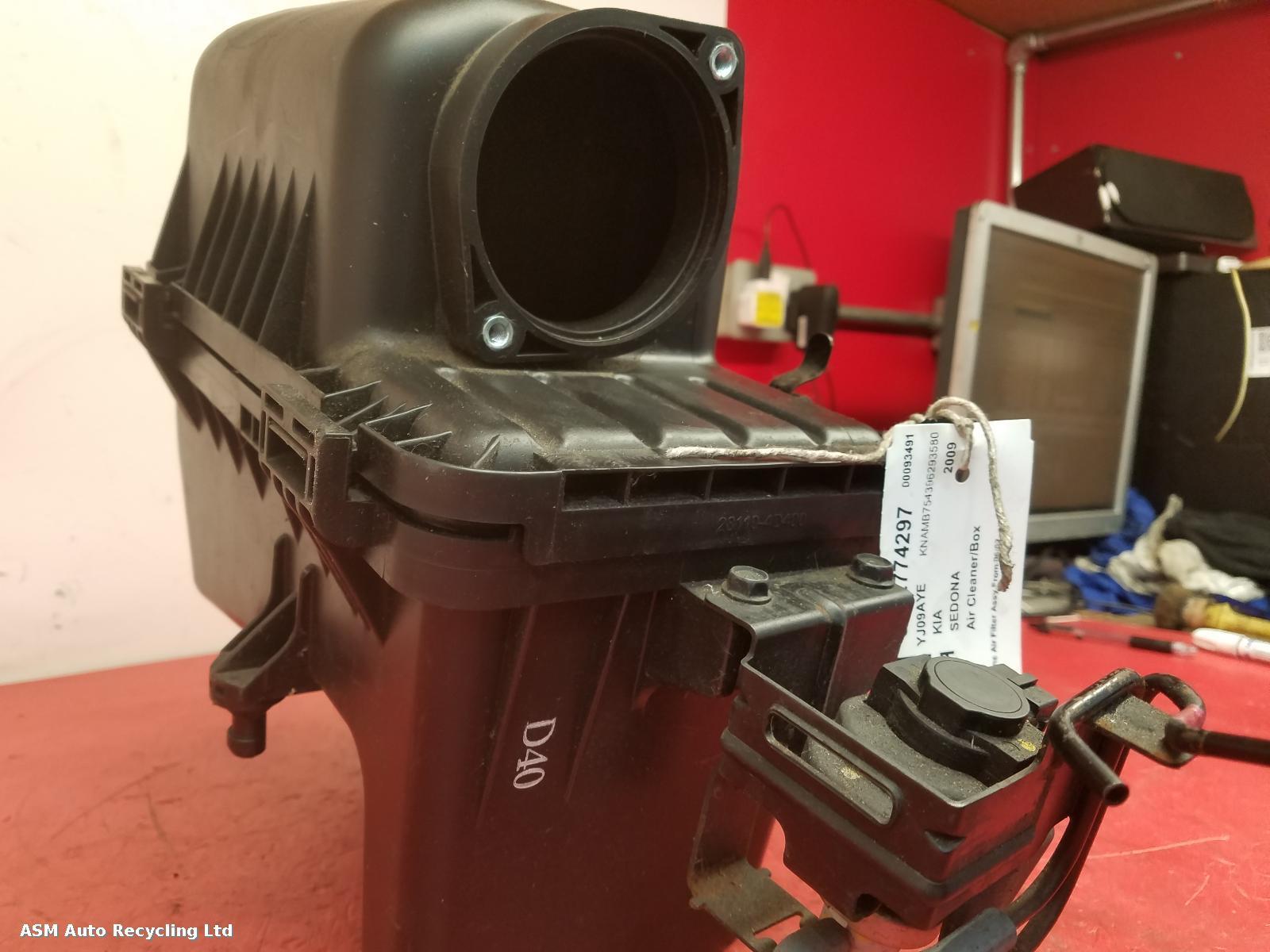 View Auto part Air Cleaner/Box Kia Sedona 2009