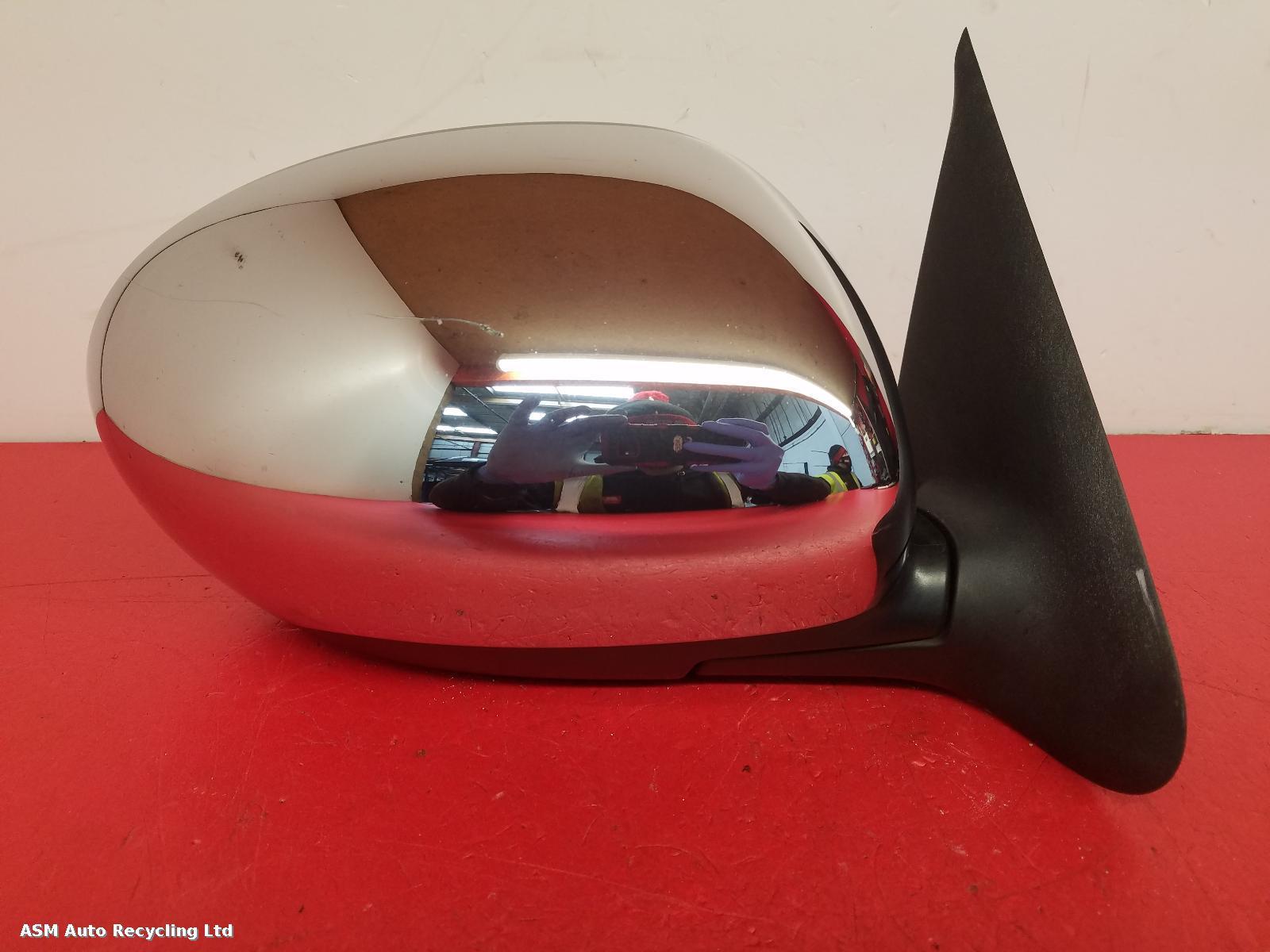 View Auto part R Door Mirror Nissan Juke 2010
