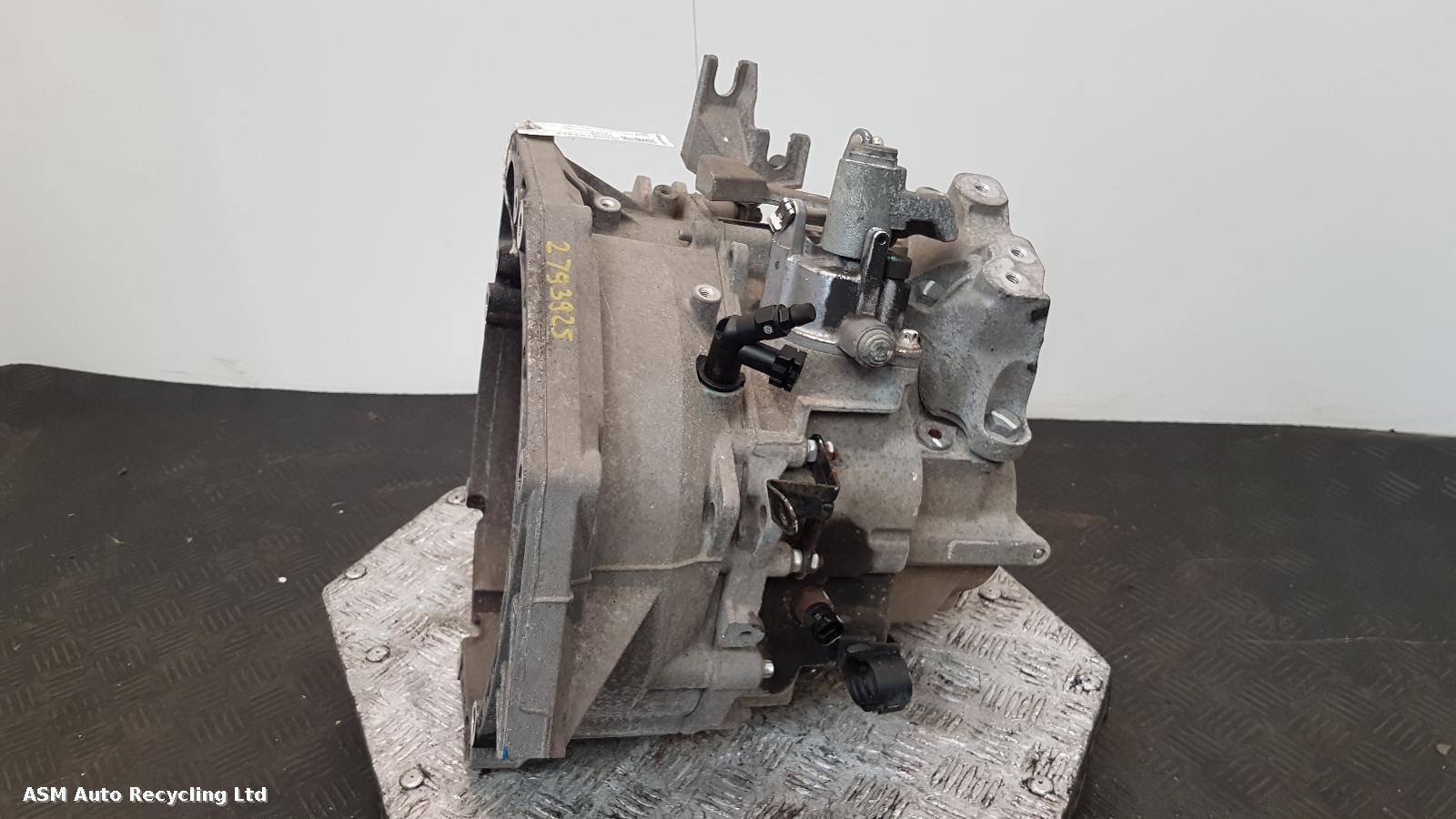 View Auto part Gearbox Vauxhall Astra 2011