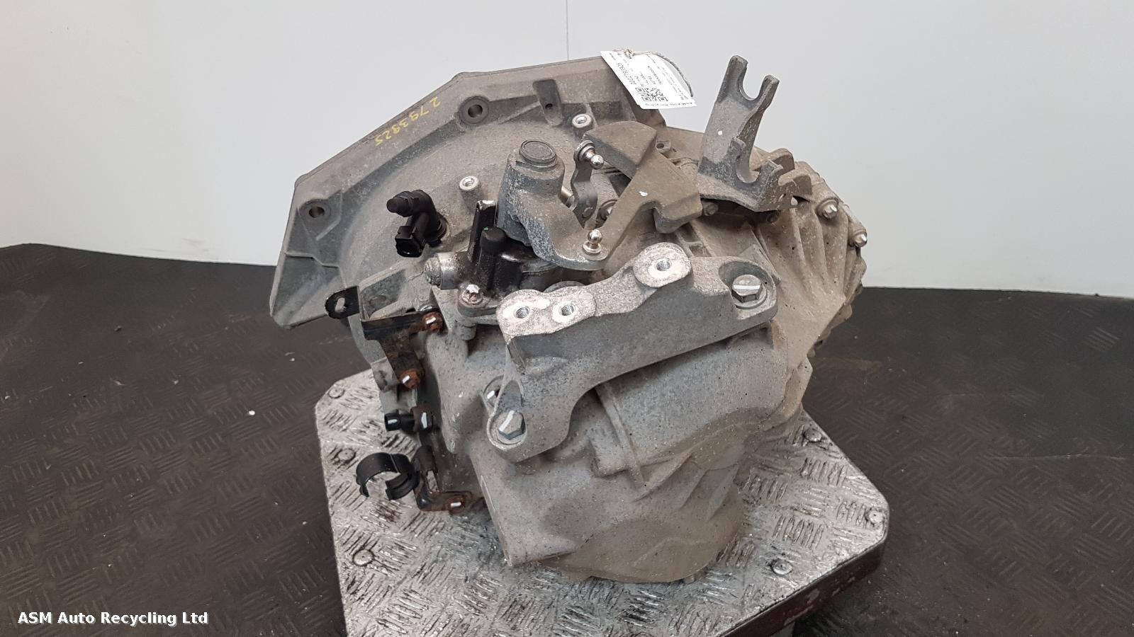 View Auto part Gearbox Vauxhall Astra 2011