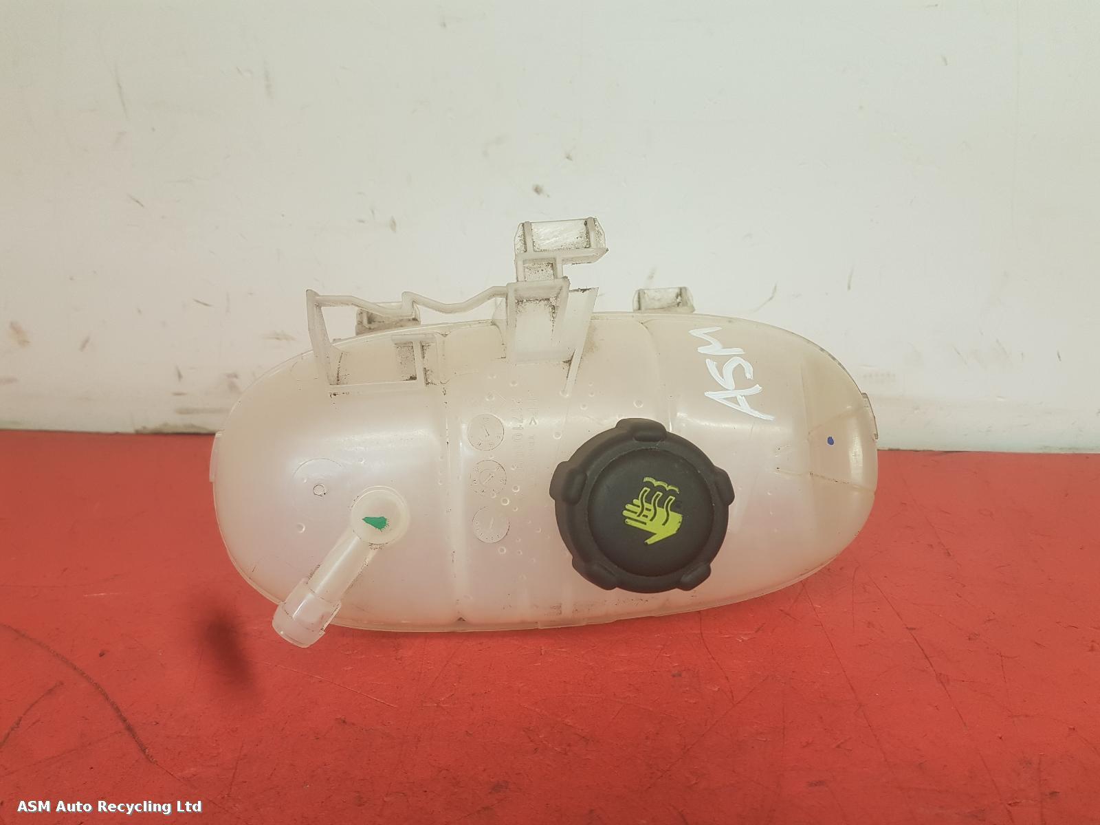 View Auto part Overflow Bottle Renault Trafic 2019