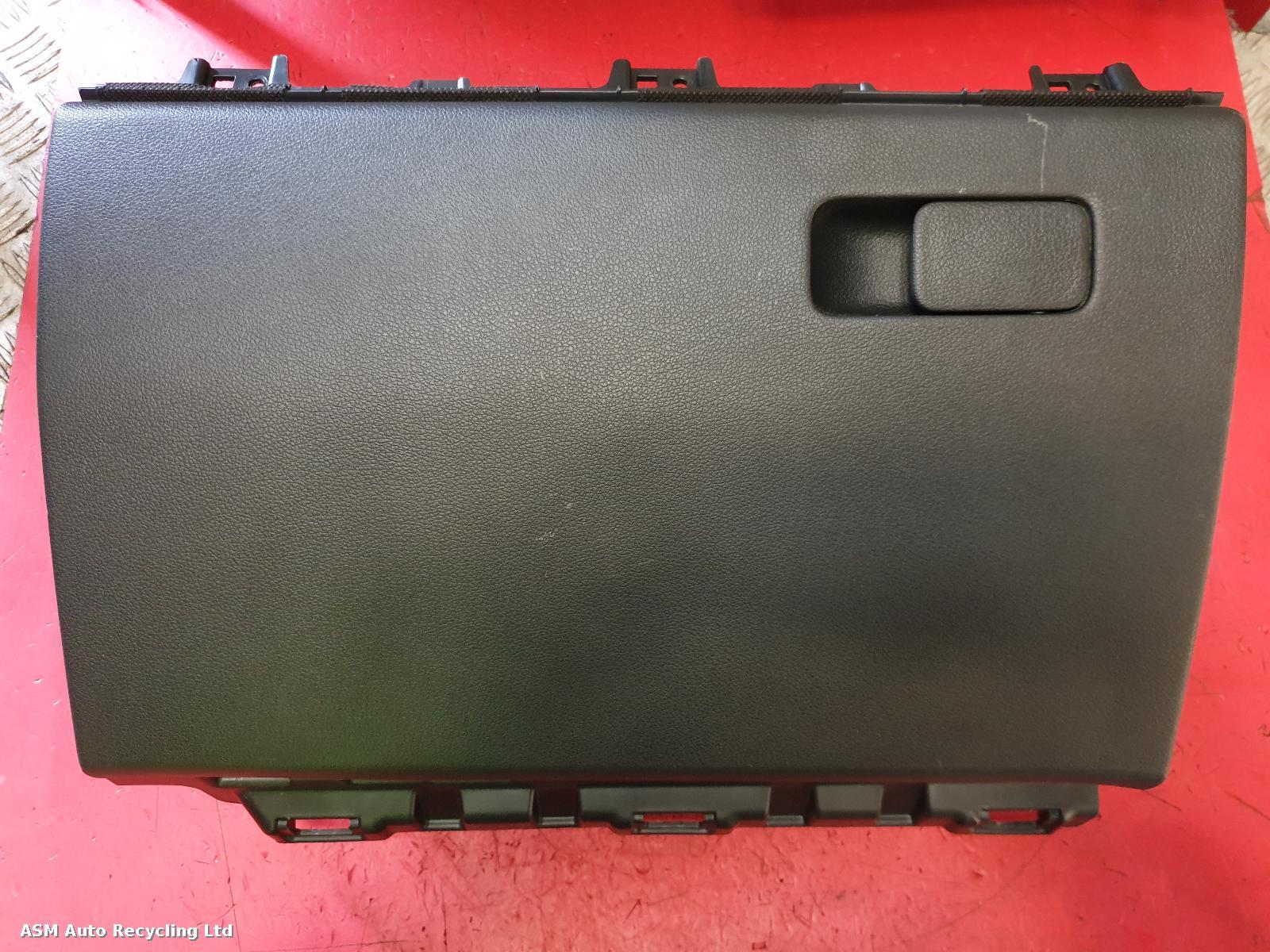 View Auto part Glove Box Hyundai I30 2017