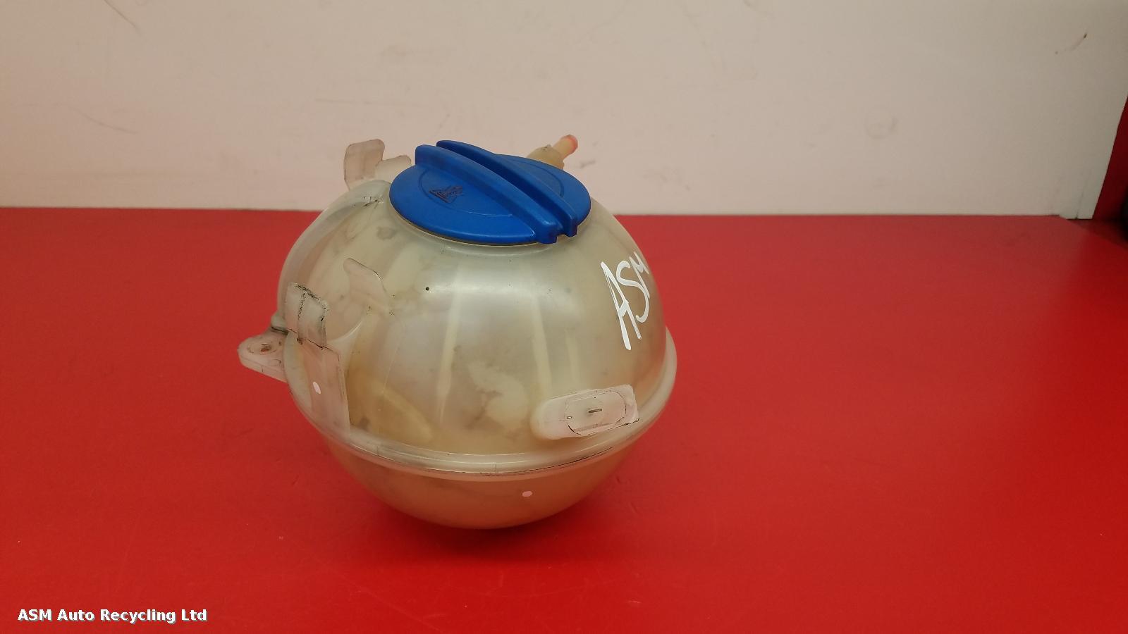 View Auto part Overflow Bottle Volkswagen Golf 2010