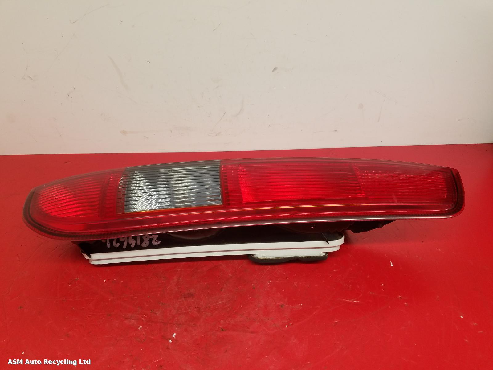 View Auto part R Taillight Ford Focus 2006