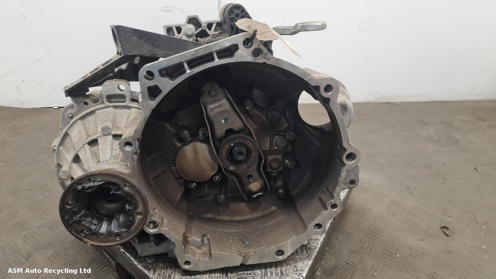 View Auto part Gearbox Volkswagen Golf 2019
