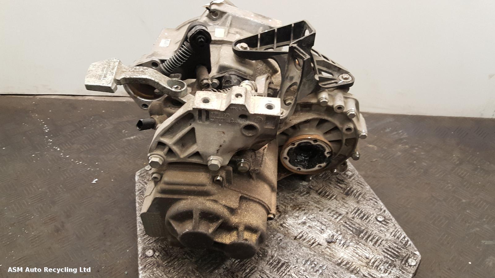View Auto part Gearbox Volkswagen Golf 2019