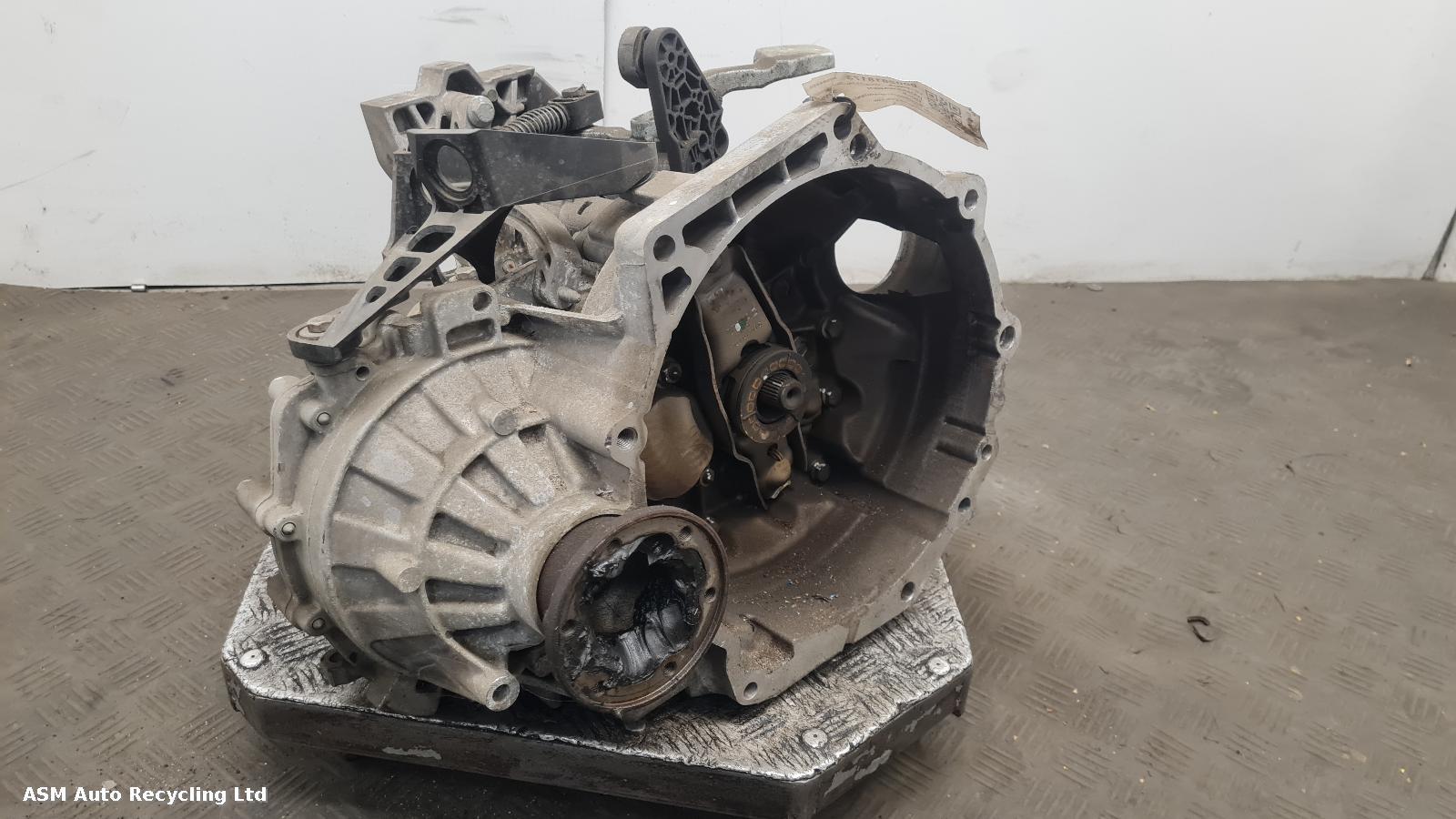View Auto part Gearbox Volkswagen Golf 2019